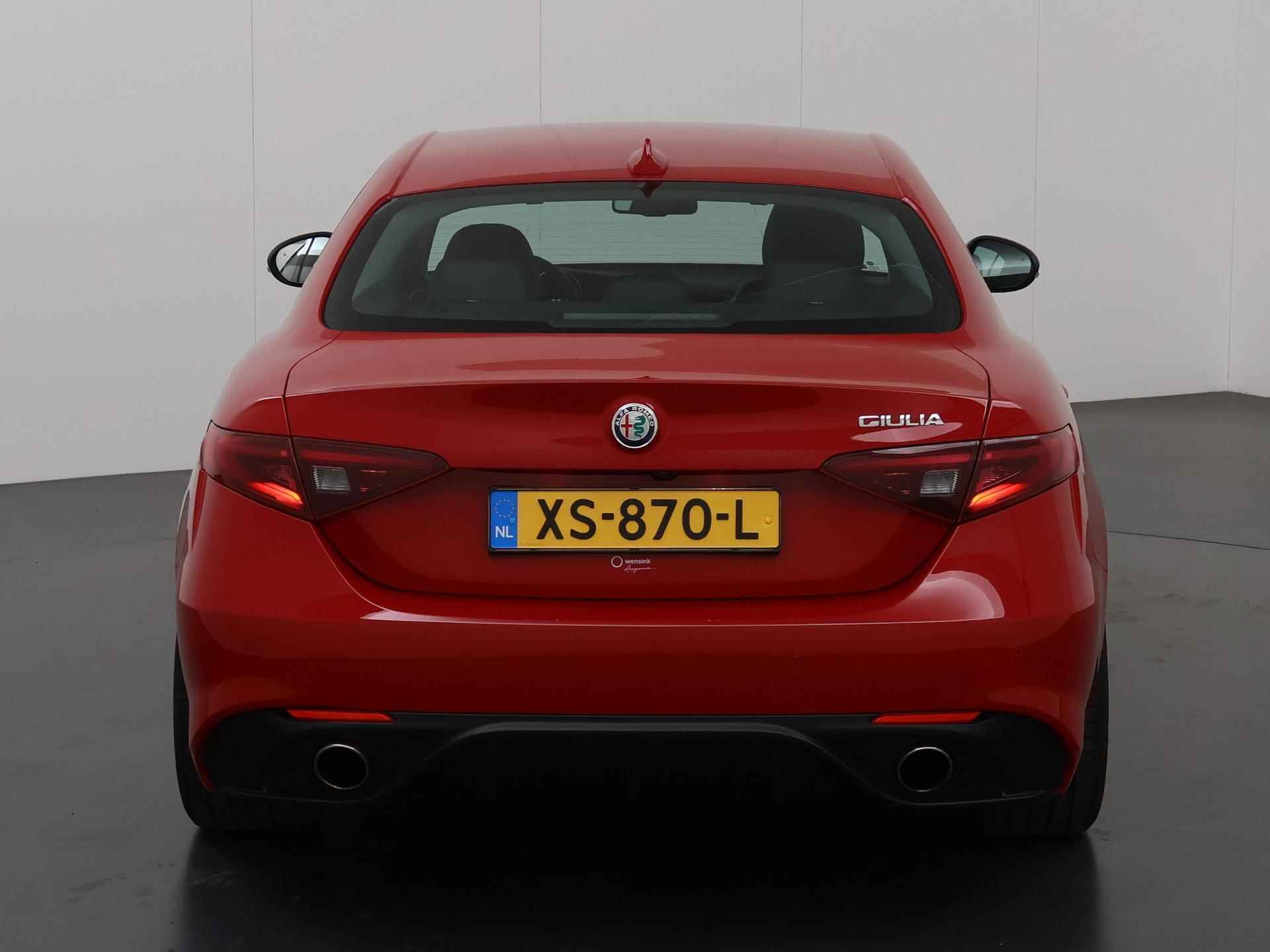 Alfa Romeo Giulia 2.0T Super | Bi-Xenon | Schakelmogelijkheid aan het Stuurwiel |  Navigatie | Parkeercamera | Pack Sportivo | Stoel&stuurwielverwarming | Keyless Go | Cruise Control | Dodehoekdetectie | - 5/45