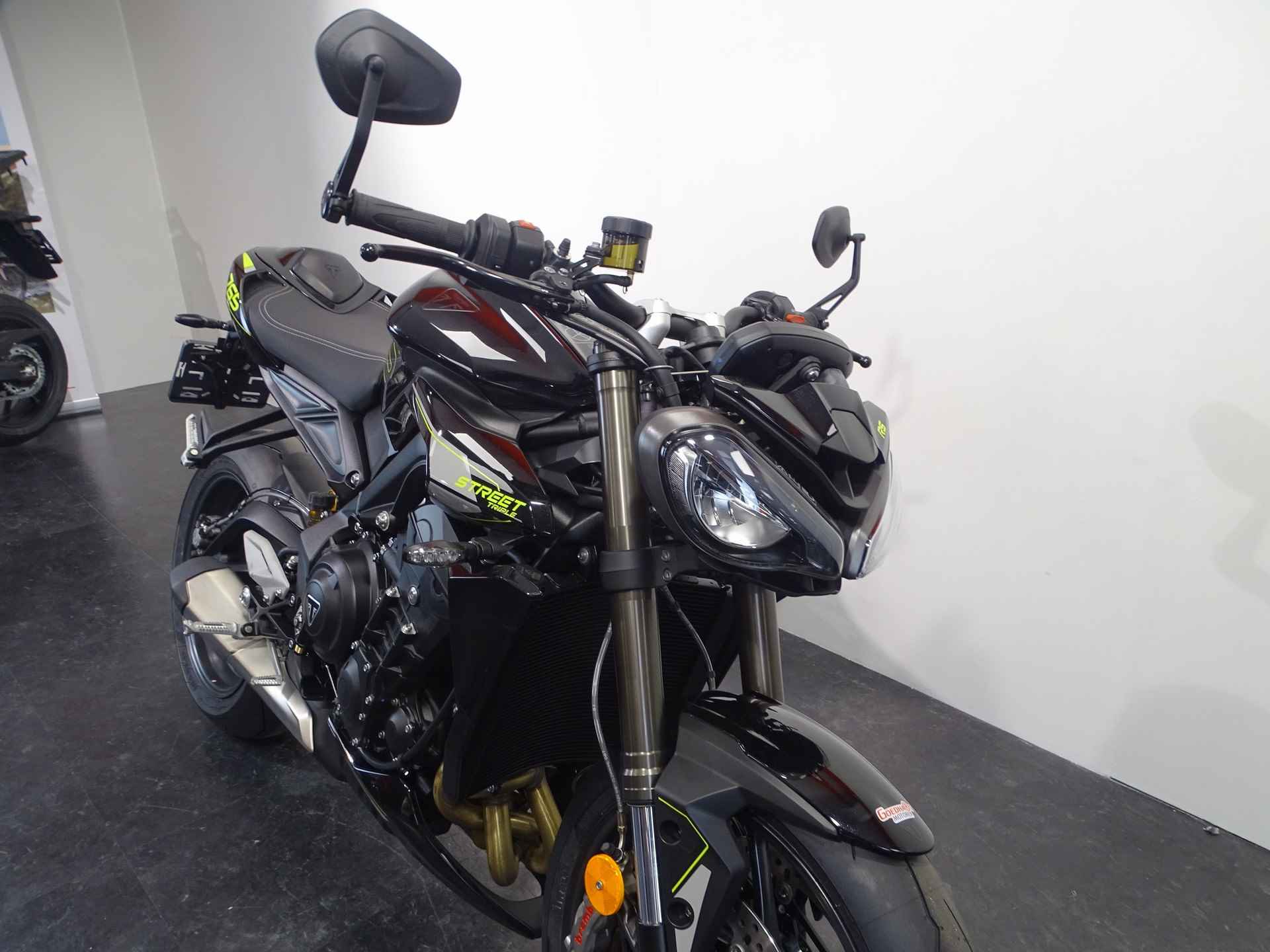 Triumph STREET TRIPLE RS - 2/6