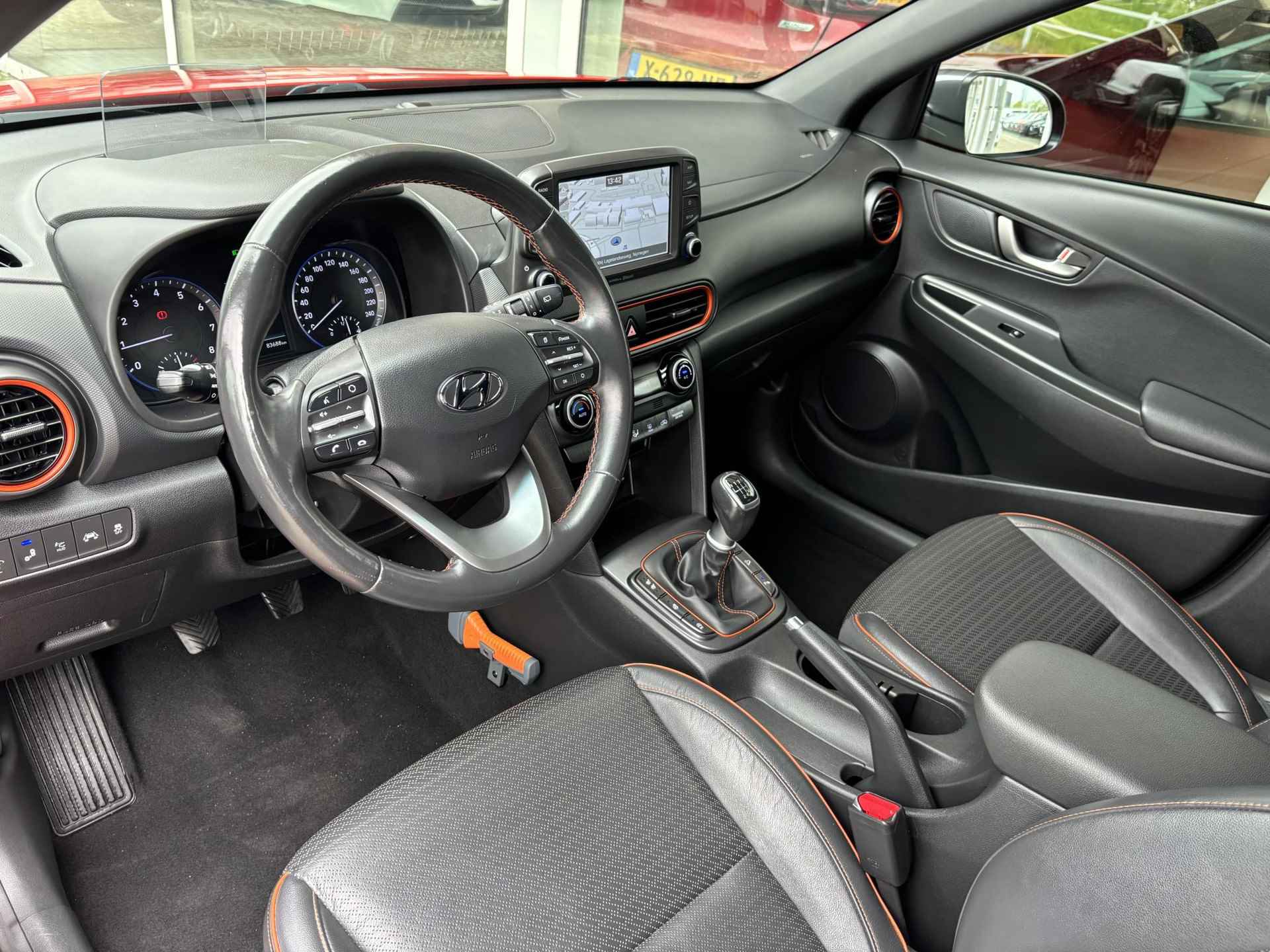 Hyundai Kona 1.0T Premium | Navigatie | Cruise Control | Climate Control | Parkeersensoren | Parkeercamera | 36Mnd. Garantie | Rijklaar! | - 12/33