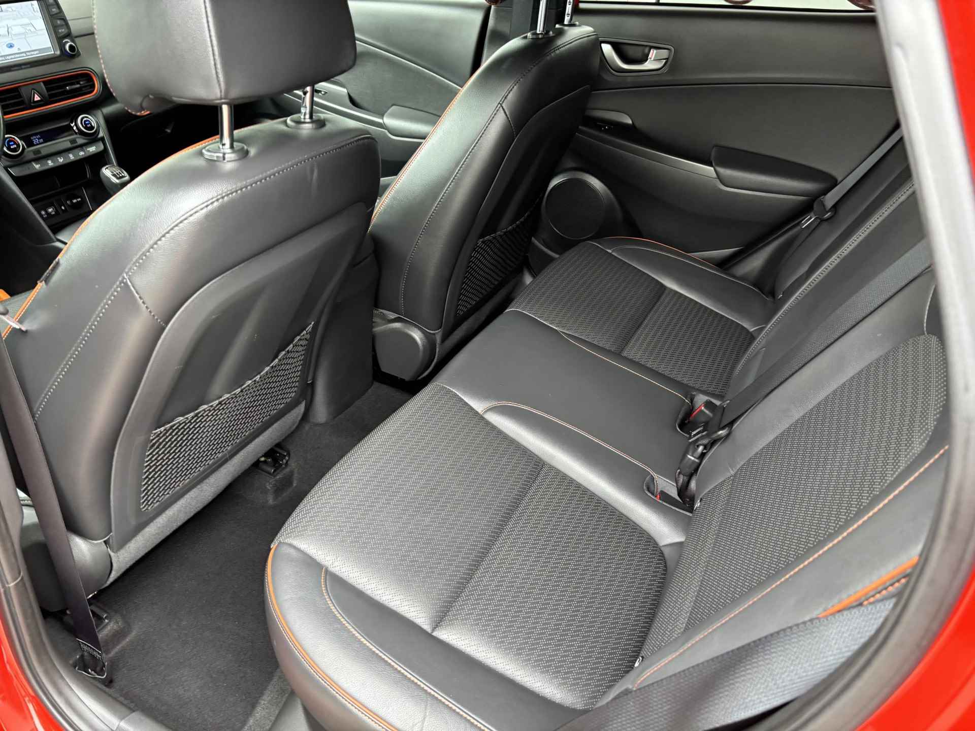 Hyundai Kona 1.0T Premium | Navigatie | Cruise Control | Climate Control | Parkeersensoren | Parkeercamera | 36Mnd. Garantie | Rijklaar! | - 17/33