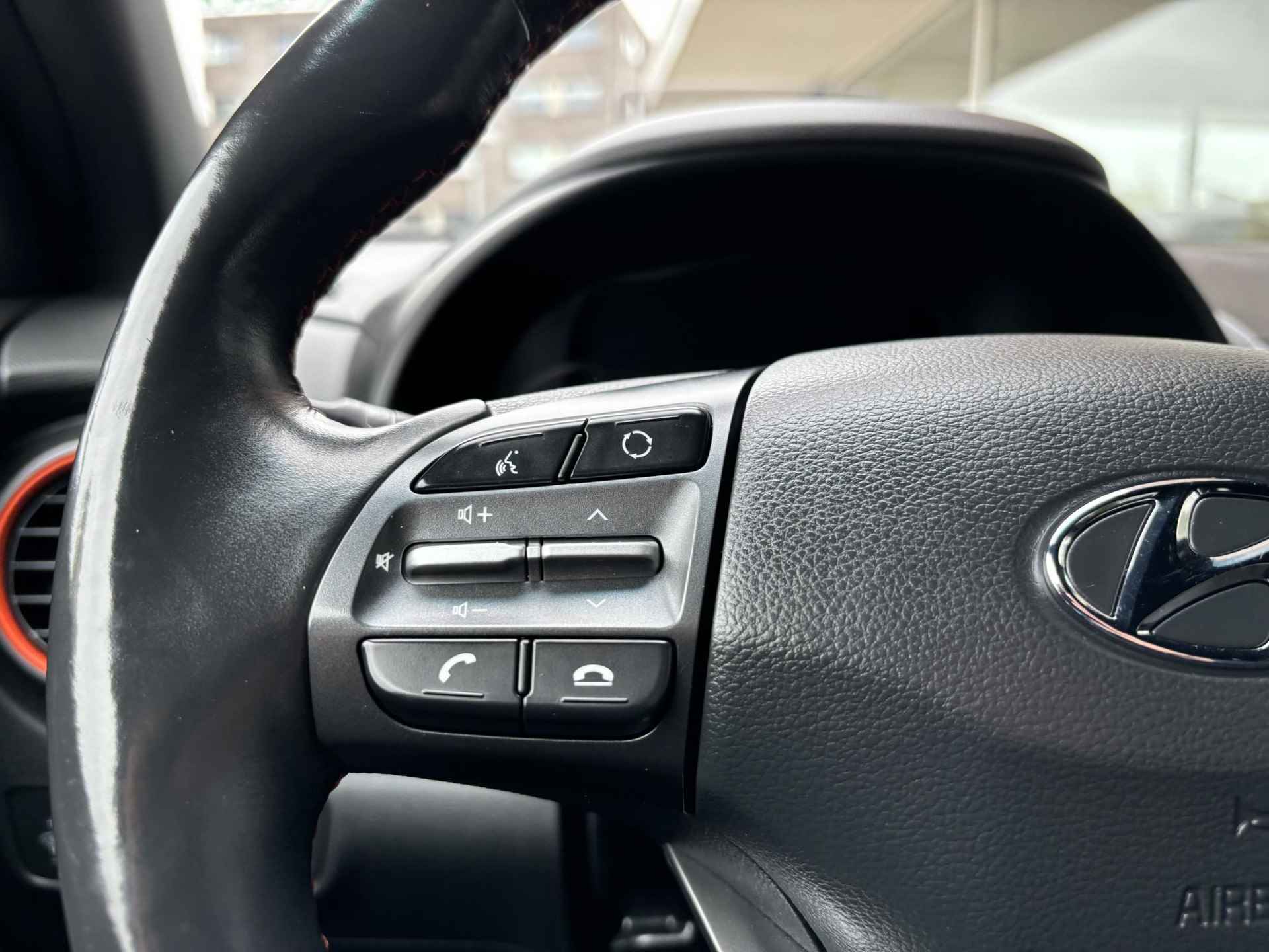 Hyundai Kona 1.0T Premium | Navigatie | Cruise Control | Climate Control | Parkeersensoren | Parkeercamera | 36Mnd. Garantie | Rijklaar! | - 20/33