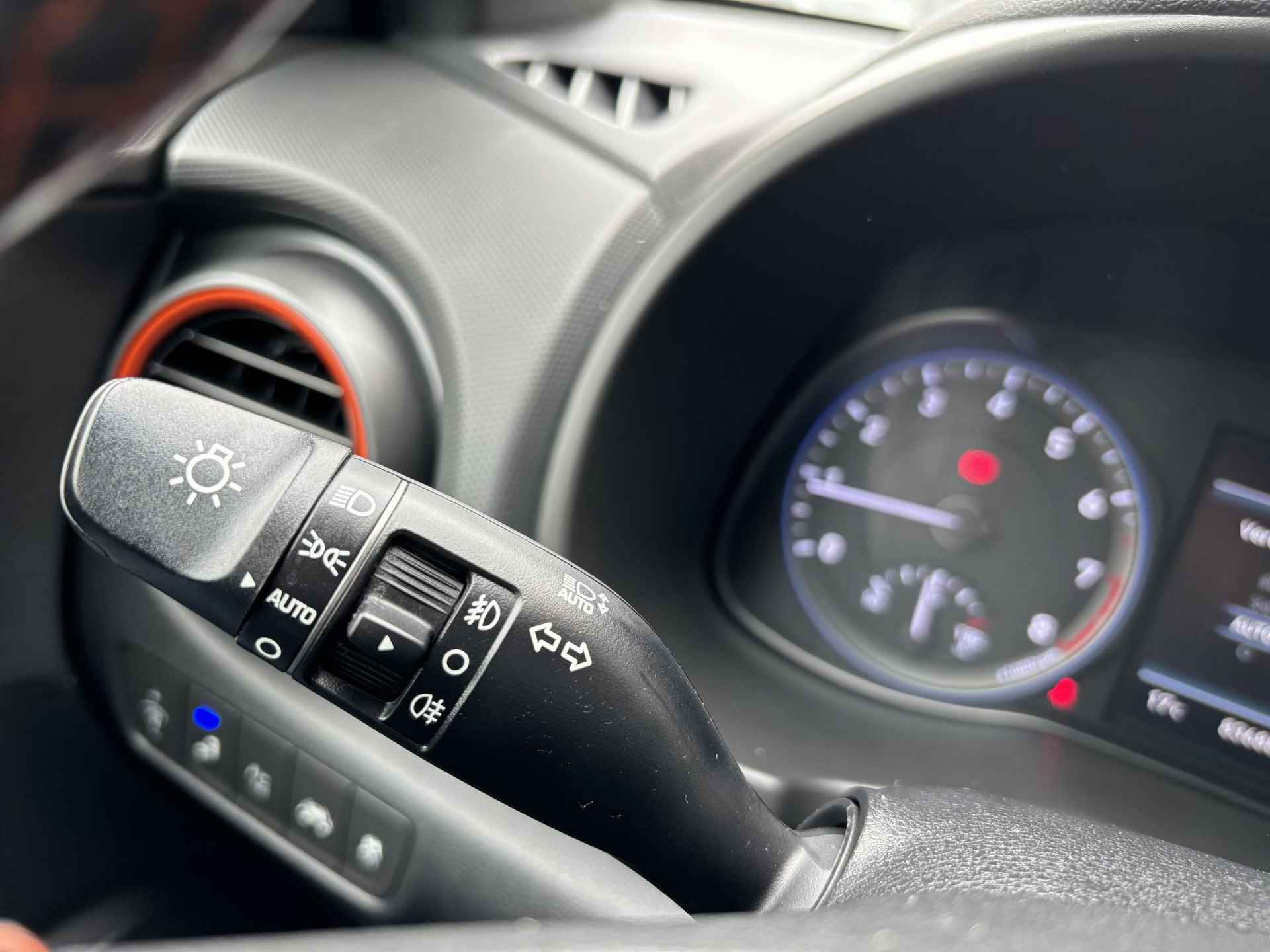 Hyundai Kona 1.0T Premium | Navigatie | Cruise Control | Climate Control | Parkeersensoren | Parkeercamera | 36Mnd. Garantie | Rijklaar! | - 22/33