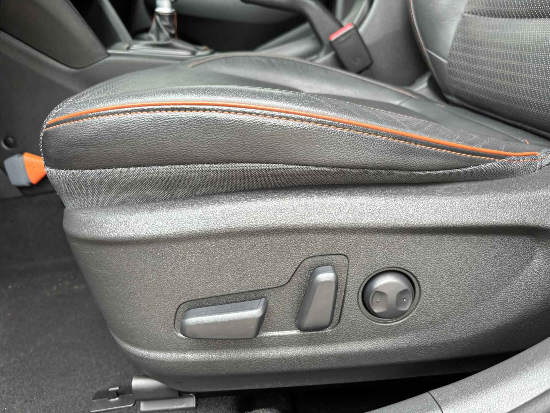 Hyundai Kona 1.0T Premium | Navigatie | Cruise Control | Climate Control | Parkeersensoren | Parkeercamera | 36Mnd. Garantie | Rijklaar! | - 32/33