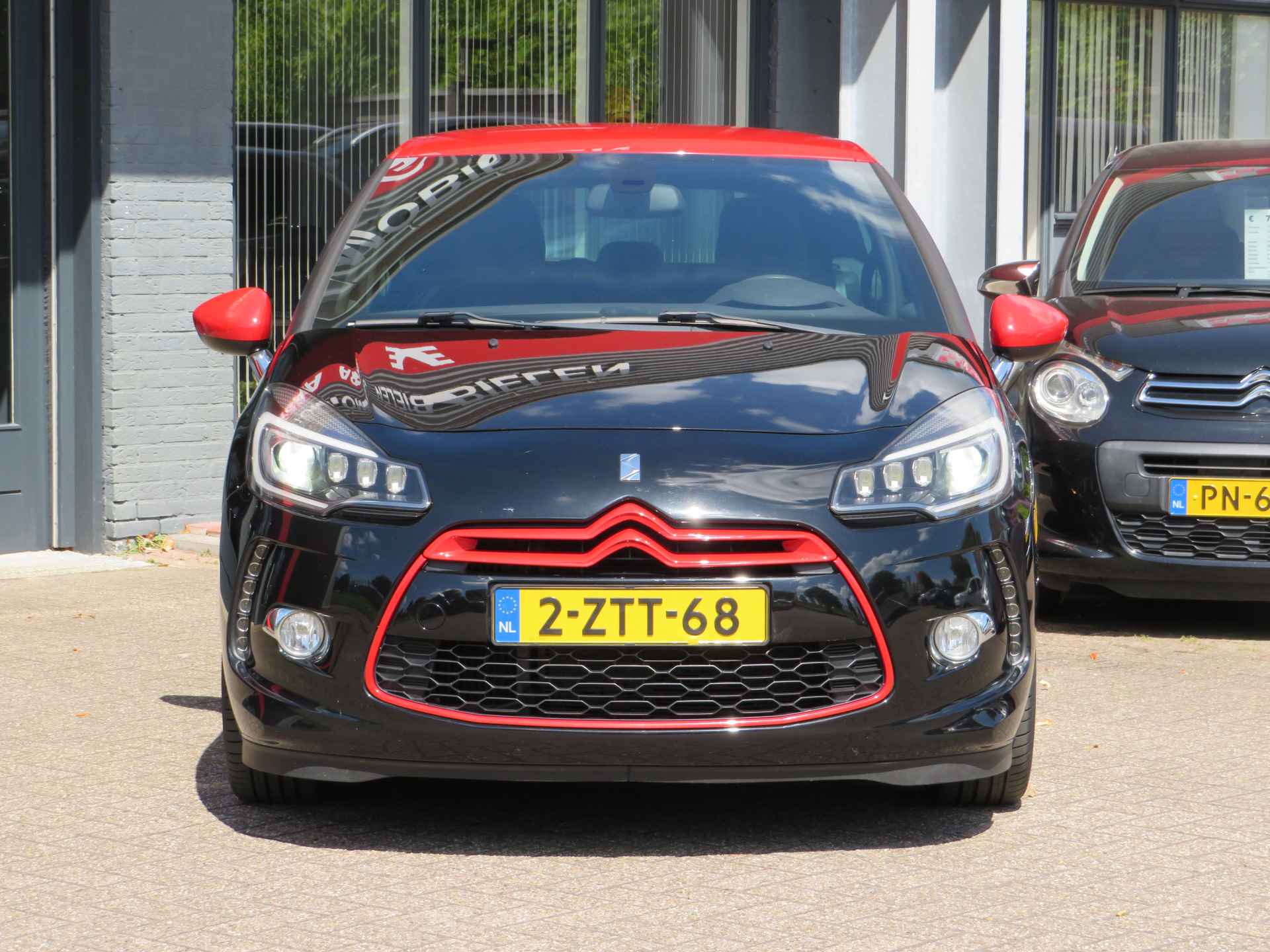 Citroën DS3 1.2 PureTech So Red| 110-PK| | Clima-Airco | Navigatie | Parkeercamera | Incl. 6 mnd garantie | Bluetooth | 1ste Eigenaar | - 4/35