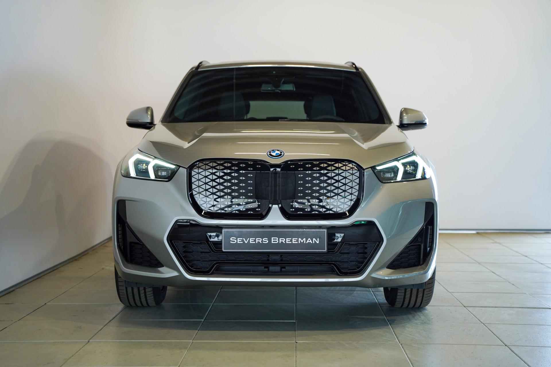 BMW iX1 xDrive30 M Sportpakket - 8/22