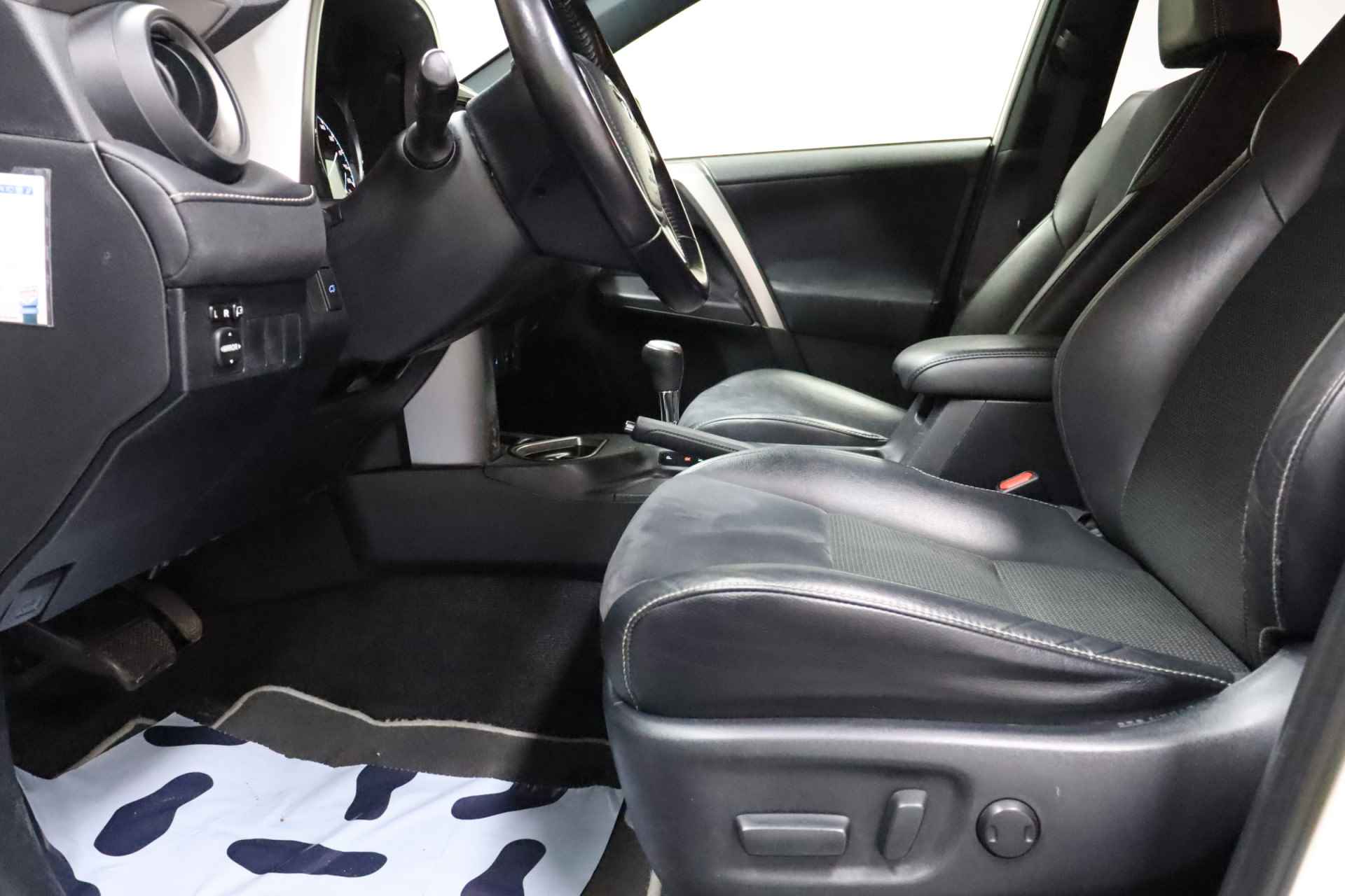 Toyota RAV4 2.5 Hybrid Style Automaat | Trekhaak | Navigatie | Clima | Camera - 12/33