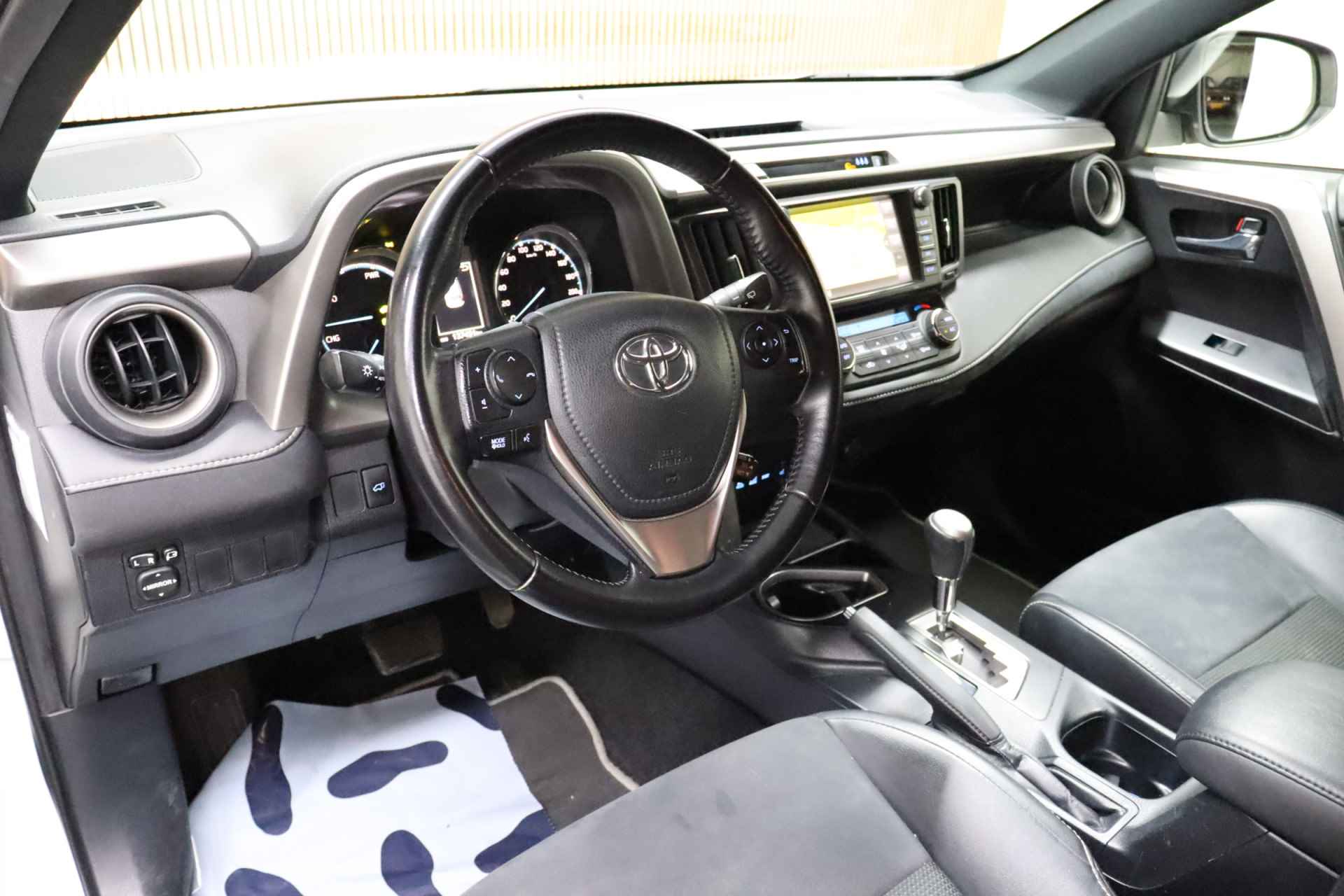 Toyota RAV4 2.5 Hybrid Style Automaat | Trekhaak | Navigatie | Clima | Camera - 13/33