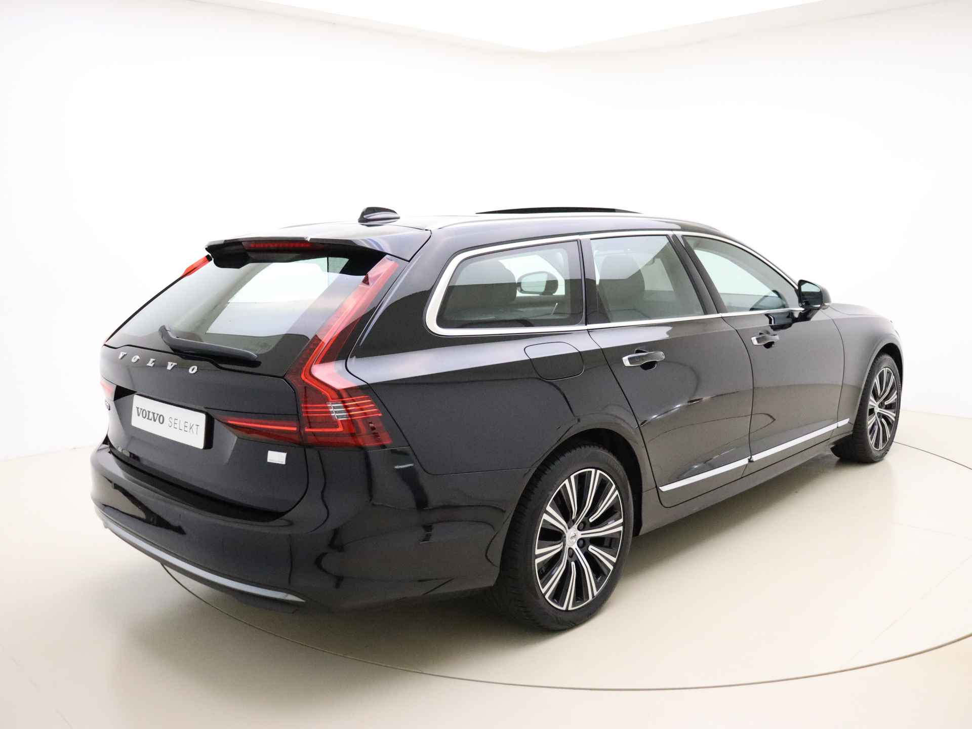 Volvo V90 T6 350PK AWD Inscription / Head-Up / Stoel massage + ventilatie / Trekhaak / 360 Camera / Trekhaak / Panoramadak / Elektr. achterklep / - 3/36