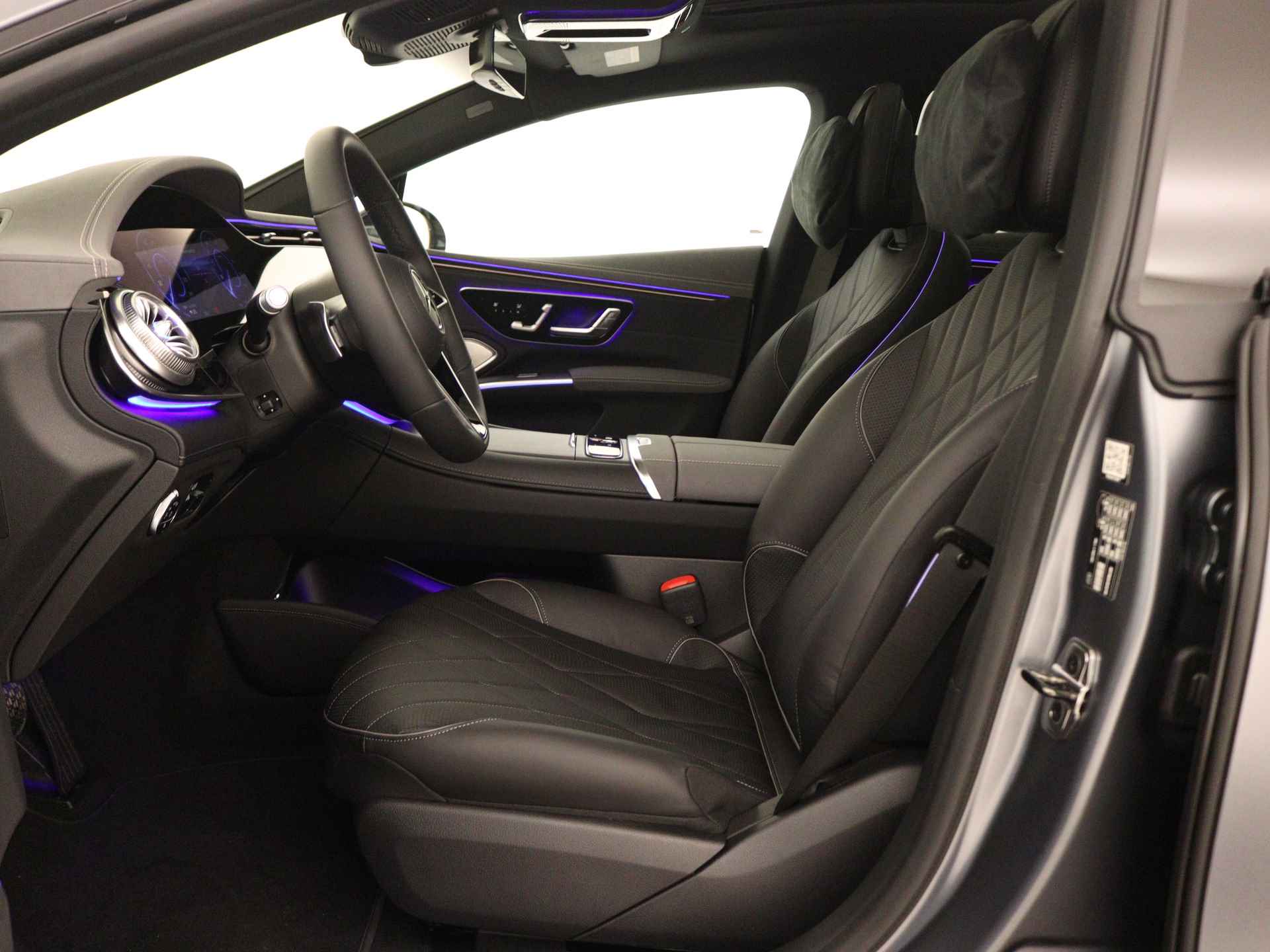 Mercedes-Benz EQS 580 4MATIC AMG Line 108kWh | Achterasbesturing 10° | Garagedeuropener | Voorruit verwarmd | Nightpakket | MBUX Augmented reality | Akoestiek comfortpakket |  KEYLESS GO-comfortpakket | Rij-assistentiepakket Plus | - 17/38