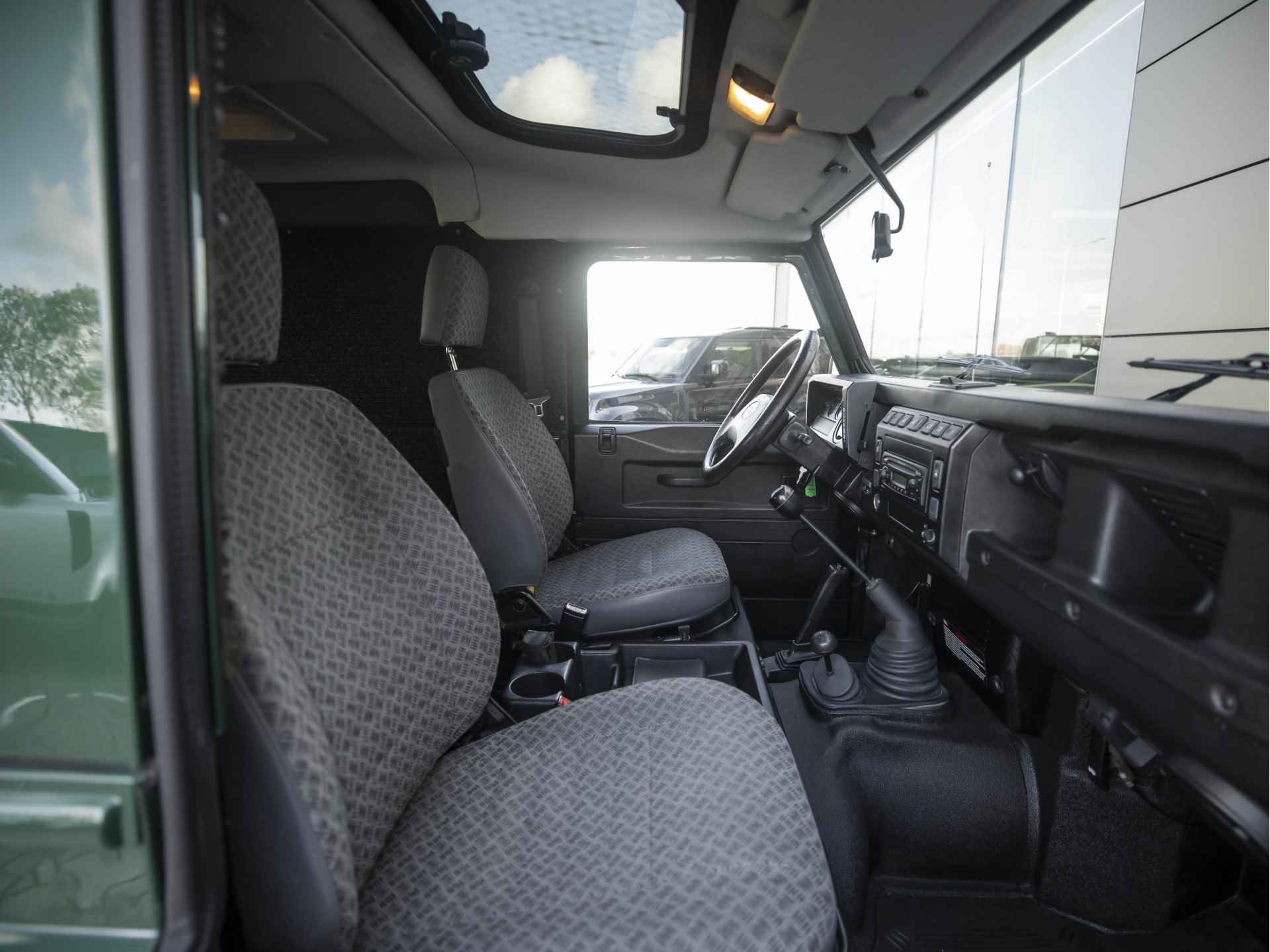 Land Rover Defender 2.5 Td5 Hard Top 90" S | Uniek | Uitstekende Conditie | Origineel | Nieuw door ons geleverd | - 12/39