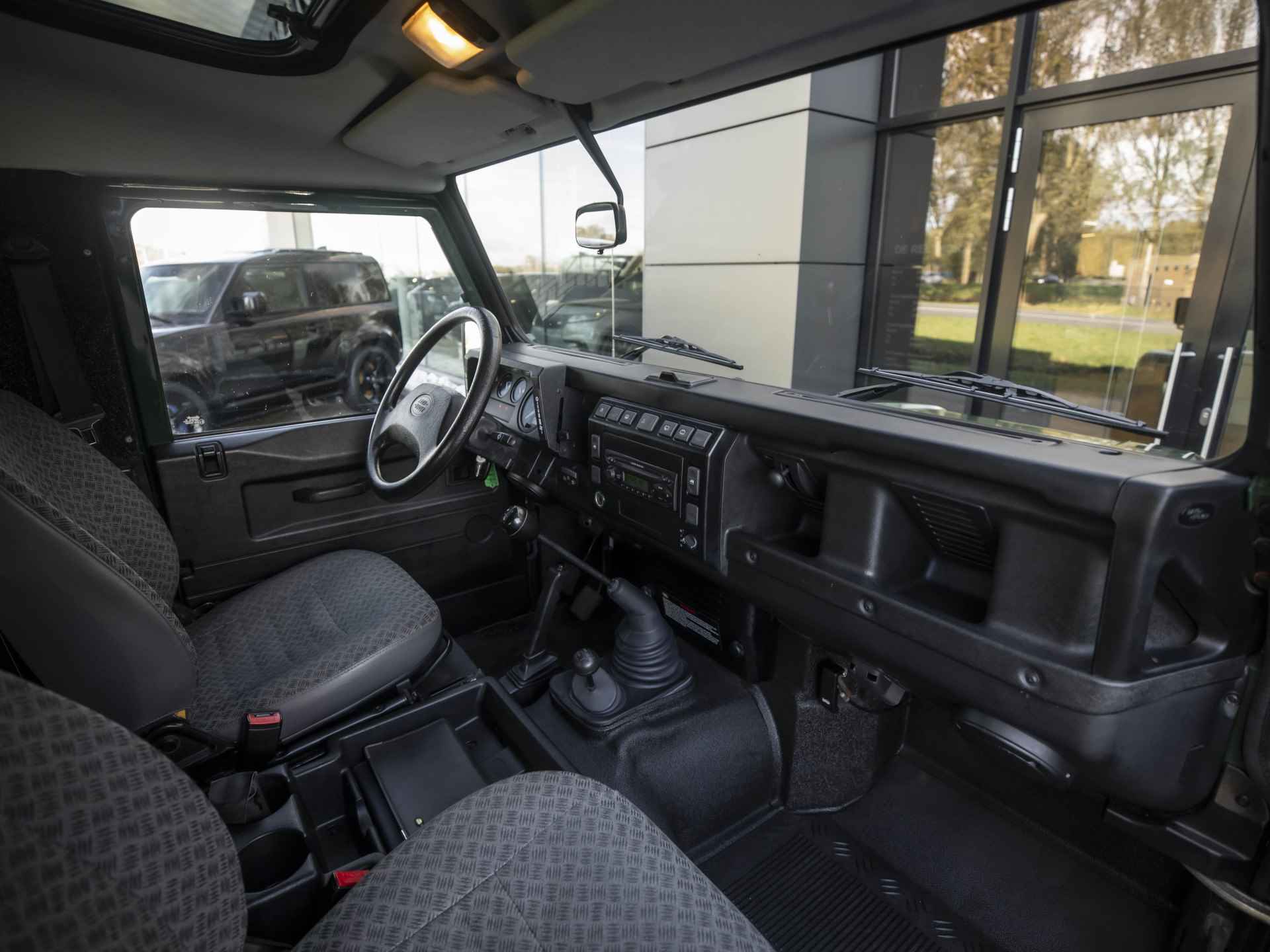 Land Rover Defender 2.5 Td5 Hard Top 90" S | Uniek | Uitstekende Conditie | Origineel | Nieuw door ons geleverd | - 15/39