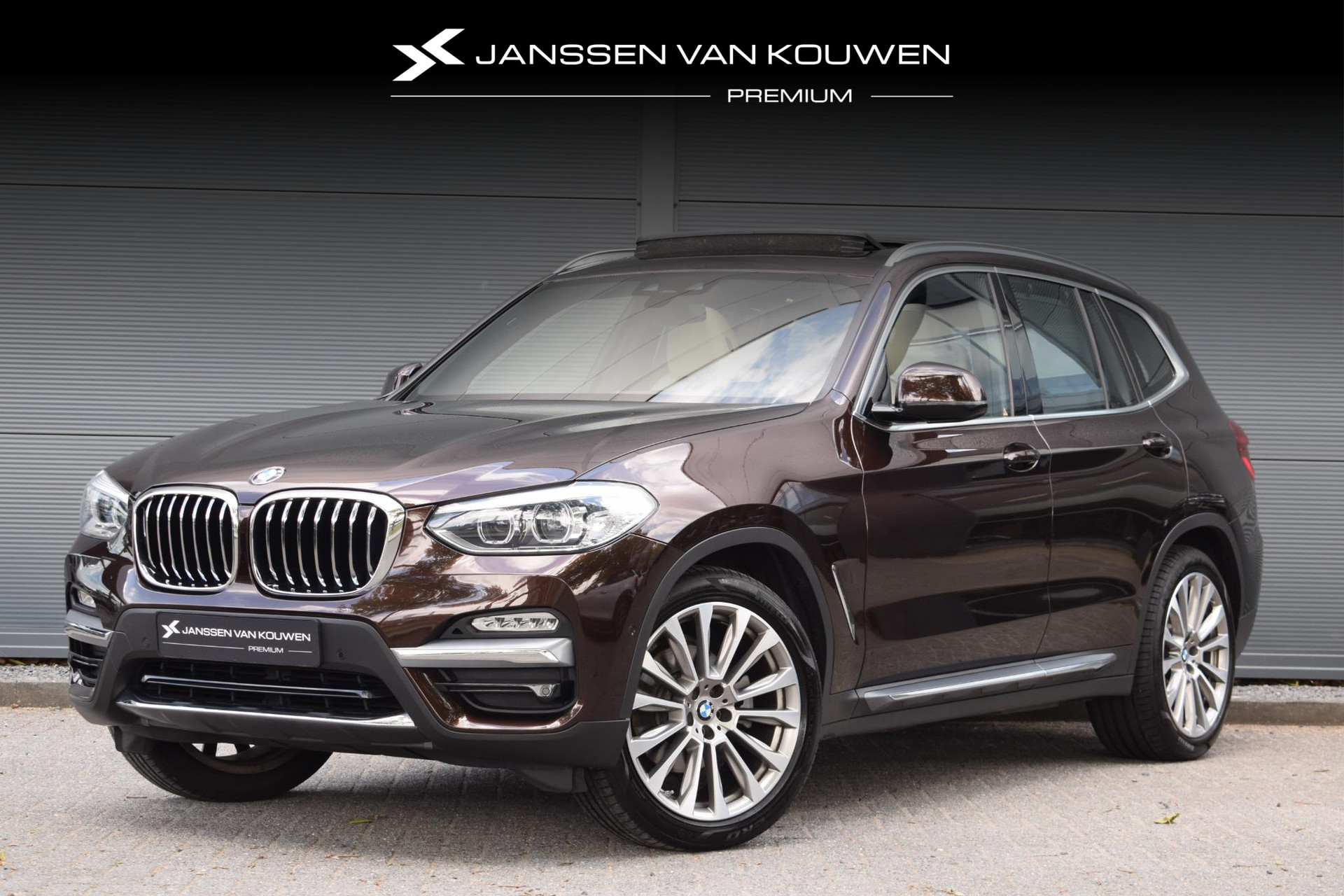 BMW X3 xDrive20i High Executive / Trekhaak Elektrisch / Panoramadak / Head Up