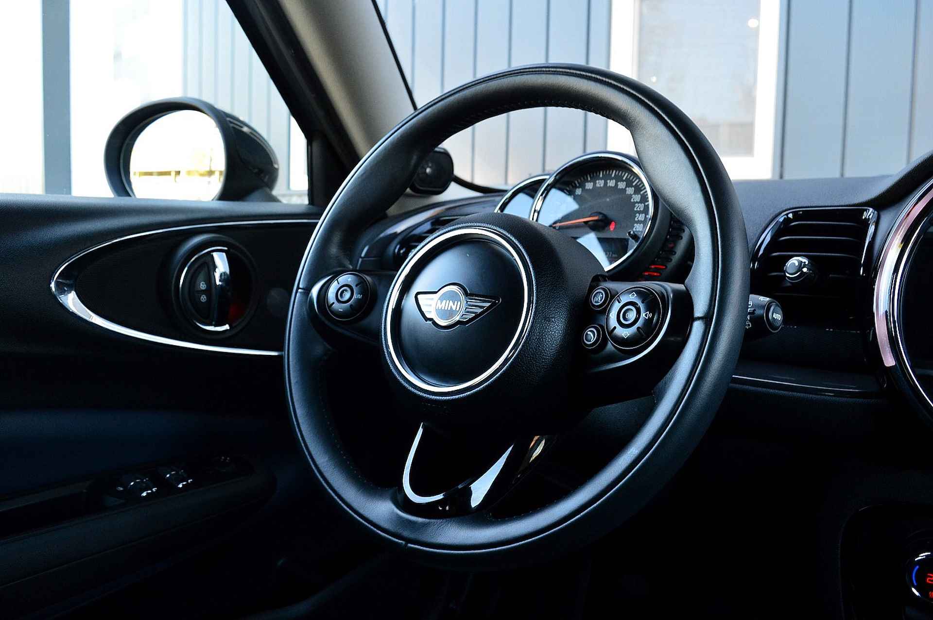 MINI Clubman 1.5 Cooper Pepper Serious Business Rijklaarprijs-Garantie Navigatie Leder sport Interieur Led - 33/35