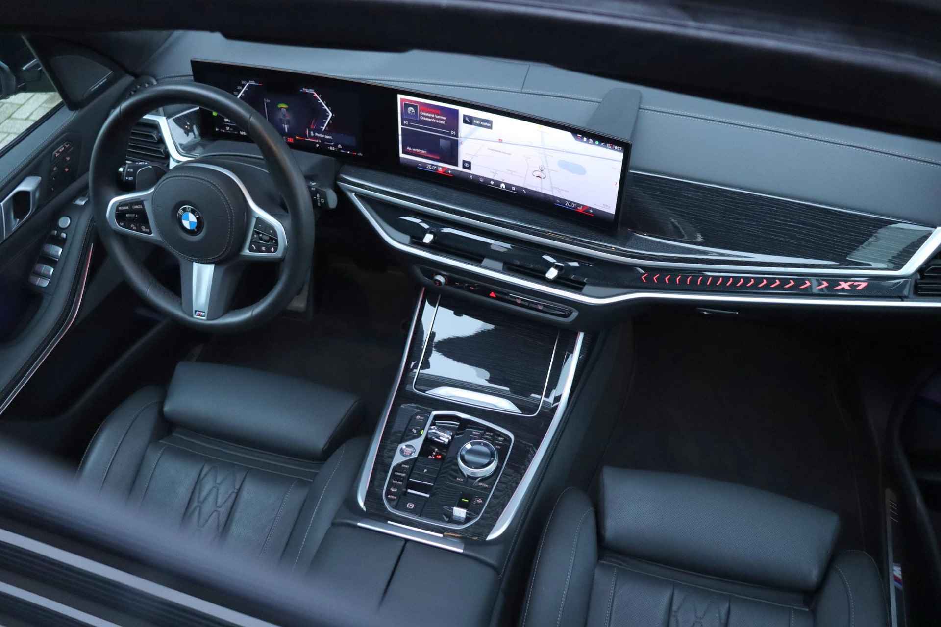 BMW X7 xDrive40i | High Executive | M Sportpakket Pro | Panodak Skylounge | Head-Up | Trekhaak | Driving Assistant Prof. | Harman Kardon | Massage | Soft Close | Stoelventilatie | 22'' LMV - 18/42