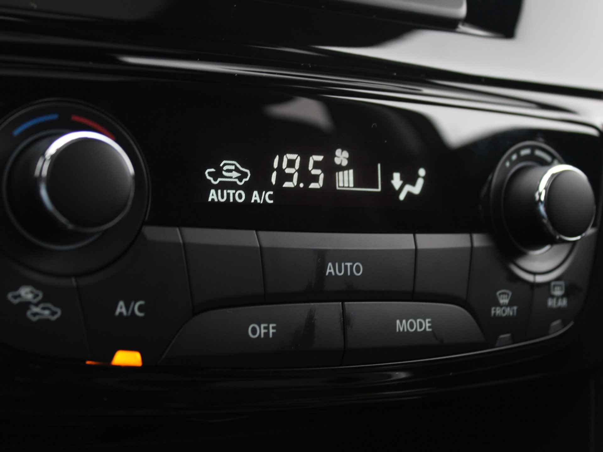 Suzuki Vitara 1.5 Hybrid Style Automaat, Panoramadak, Stijl 18'' velgen, All-season banden, 6 jaar garantie! - 25/46