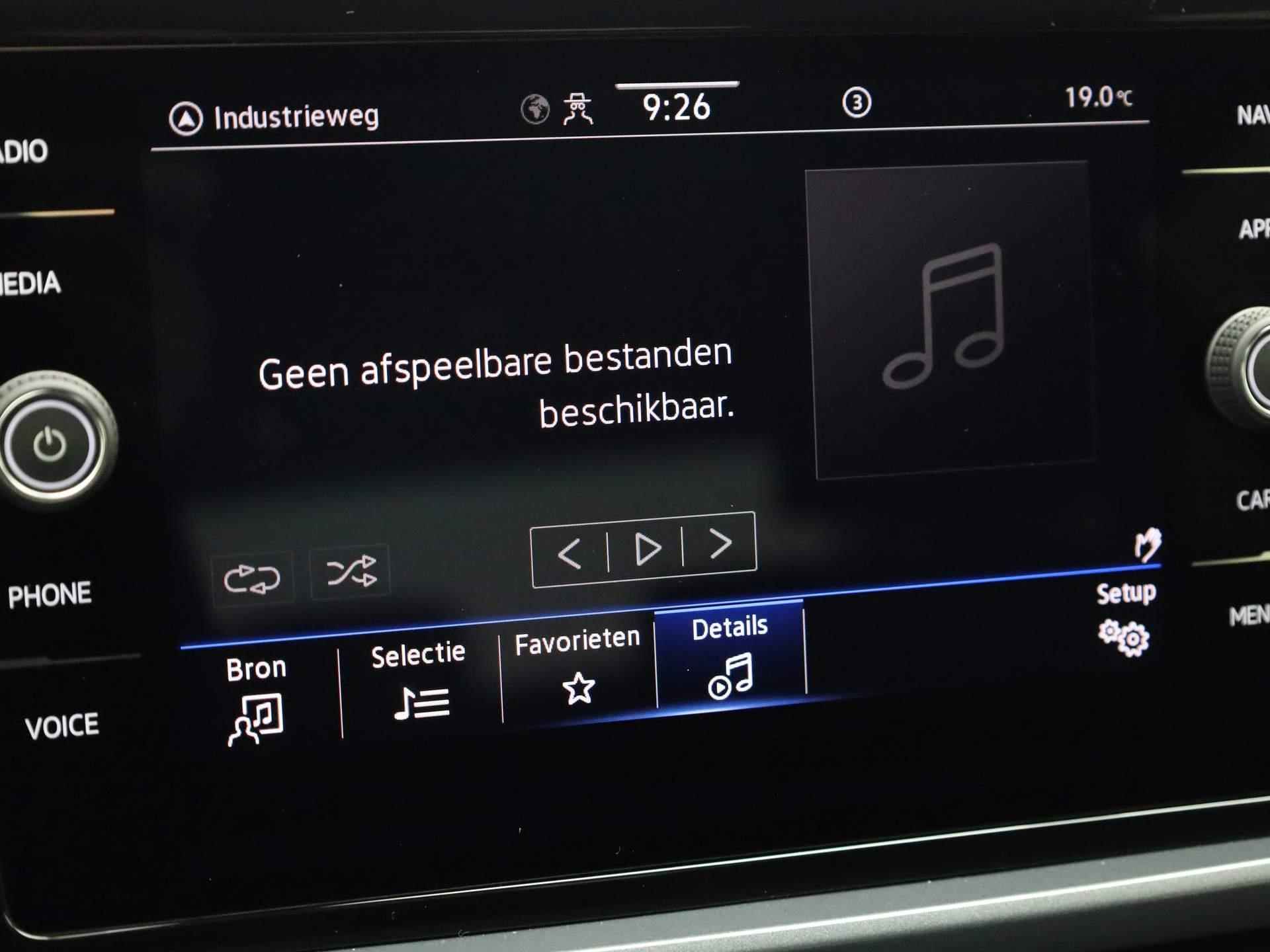 Volkswagen T-Roc 1.5TSI/150PK Style DSG · Navigatie · Parkeersensoren · Stoelverwarming - 38/39