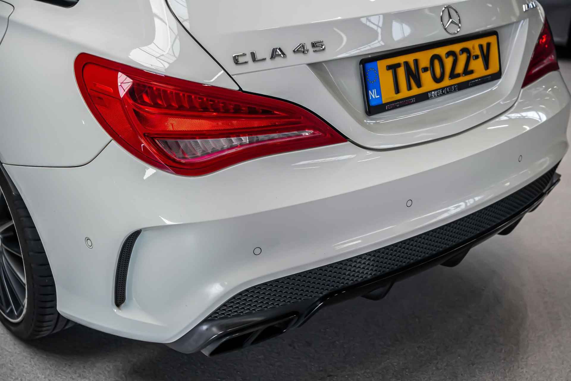 Mercedes-Benz CLA-klasse Shooting Brake 45 AMG 360pk 4MATIC OrangeArt Edition AUTOMAAT |panoramadak|BLIS|elk. achterklep|parkeersensoren en camera|stoelverwarming|navi|cruise control|19"| - 32/33