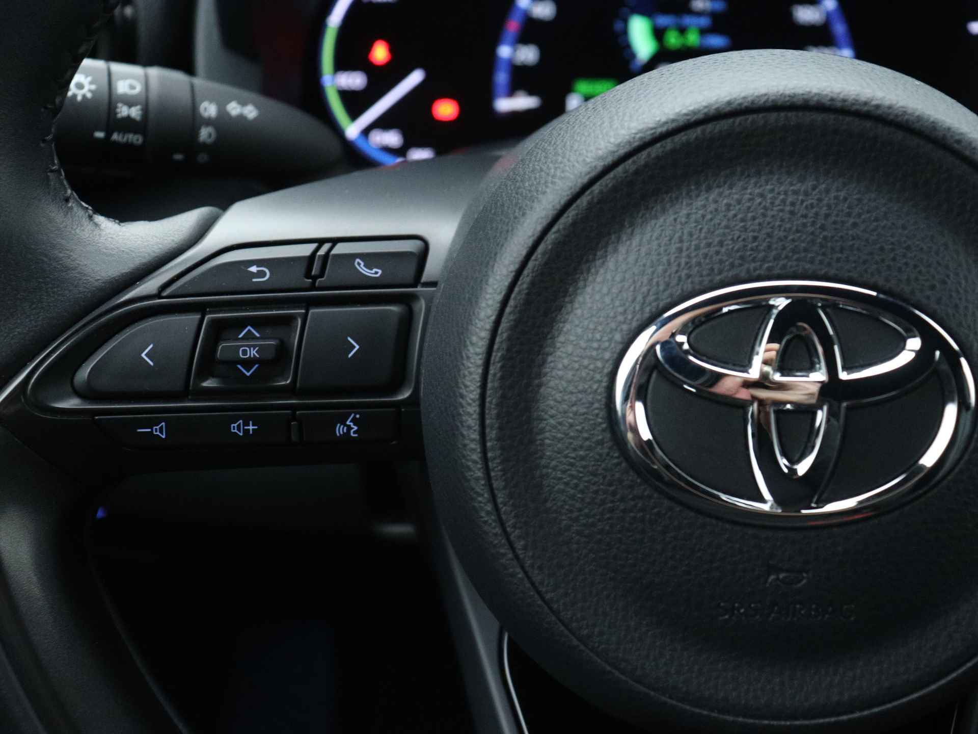 Toyota Yaris Cross 1.5 Hybrid Adventure Limited | Stoel & stuurverwarming  | Elektrische achterklep | Parkeersensoren voor & achter | - 22/47