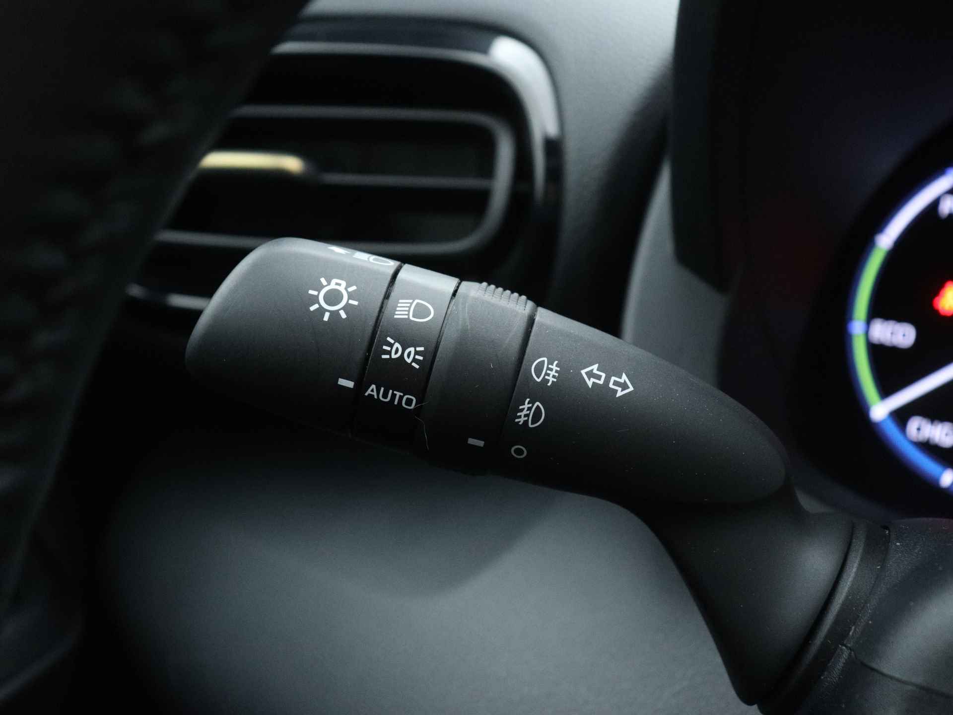 Toyota Yaris Cross 1.5 Hybrid Adventure Limited | Stoel & stuurverwarming  | Elektrische achterklep | Parkeersensoren voor & achter | - 24/47