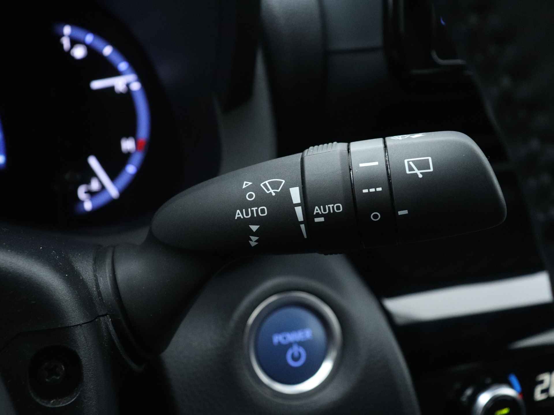 Toyota Yaris Cross 1.5 Hybrid Adventure Limited | Stoel & stuurverwarming  | Elektrische achterklep | Parkeersensoren voor & achter | - 25/47