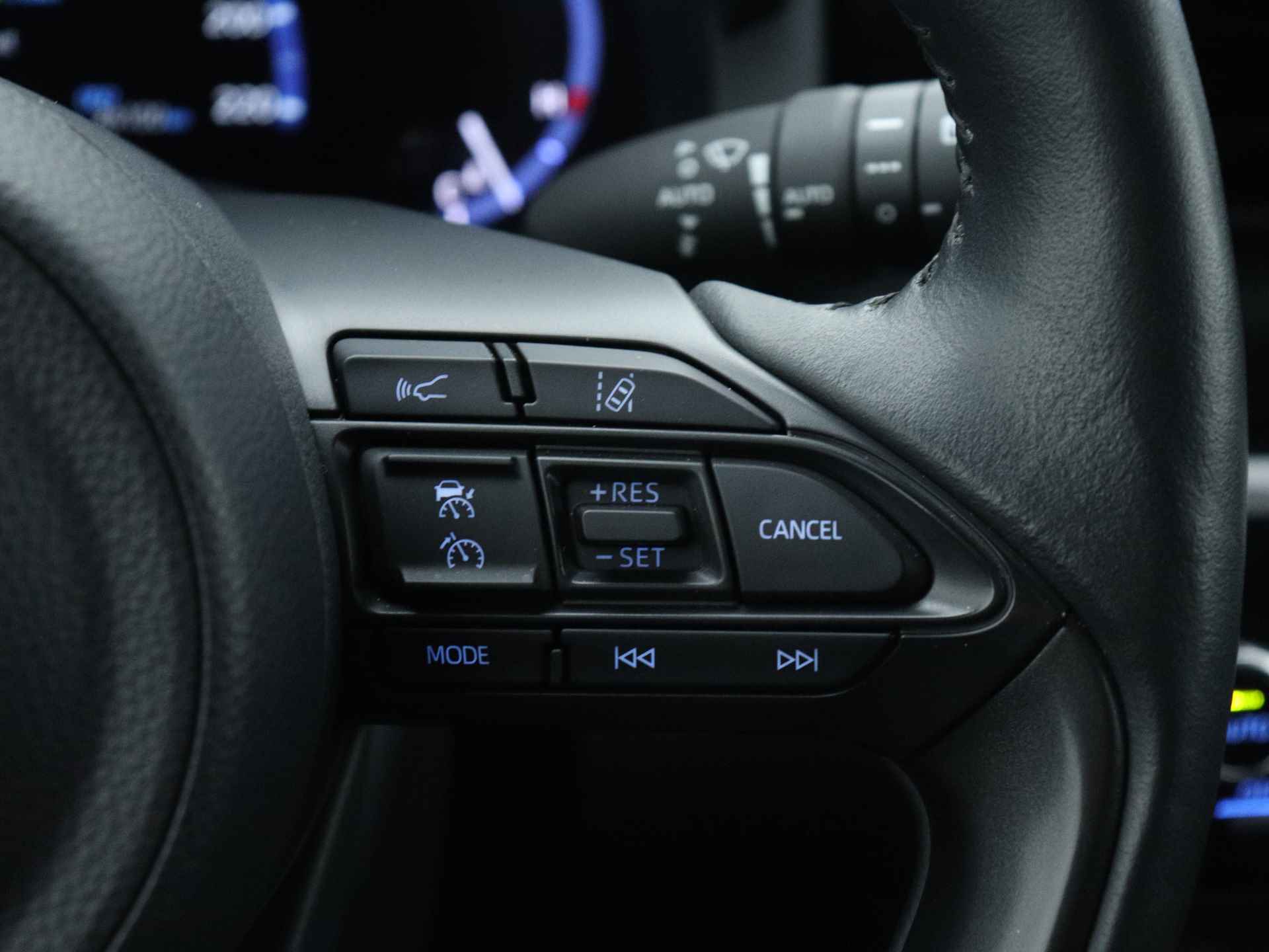 Toyota Yaris Cross 1.5 Hybrid Adventure Limited | Stoel & stuurverwarming  | Elektrische achterklep | Parkeersensoren voor & achter | - 26/47