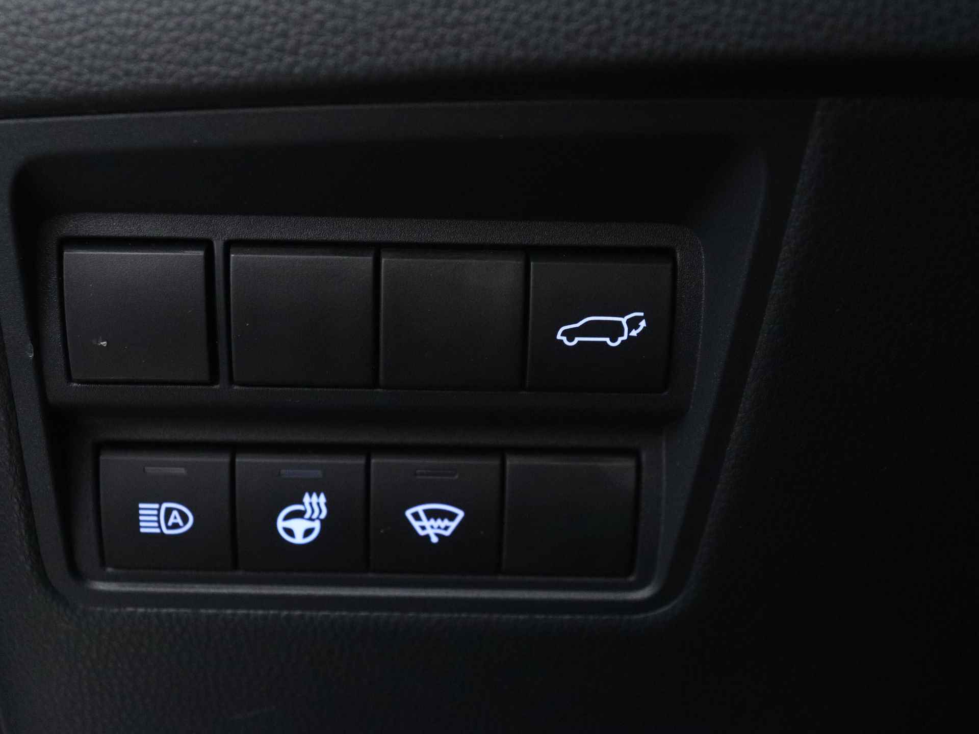 Toyota Yaris Cross 1.5 Hybrid Adventure Limited | Stoel & stuurverwarming  | Elektrische achterklep | Parkeersensoren voor & achter | - 34/47