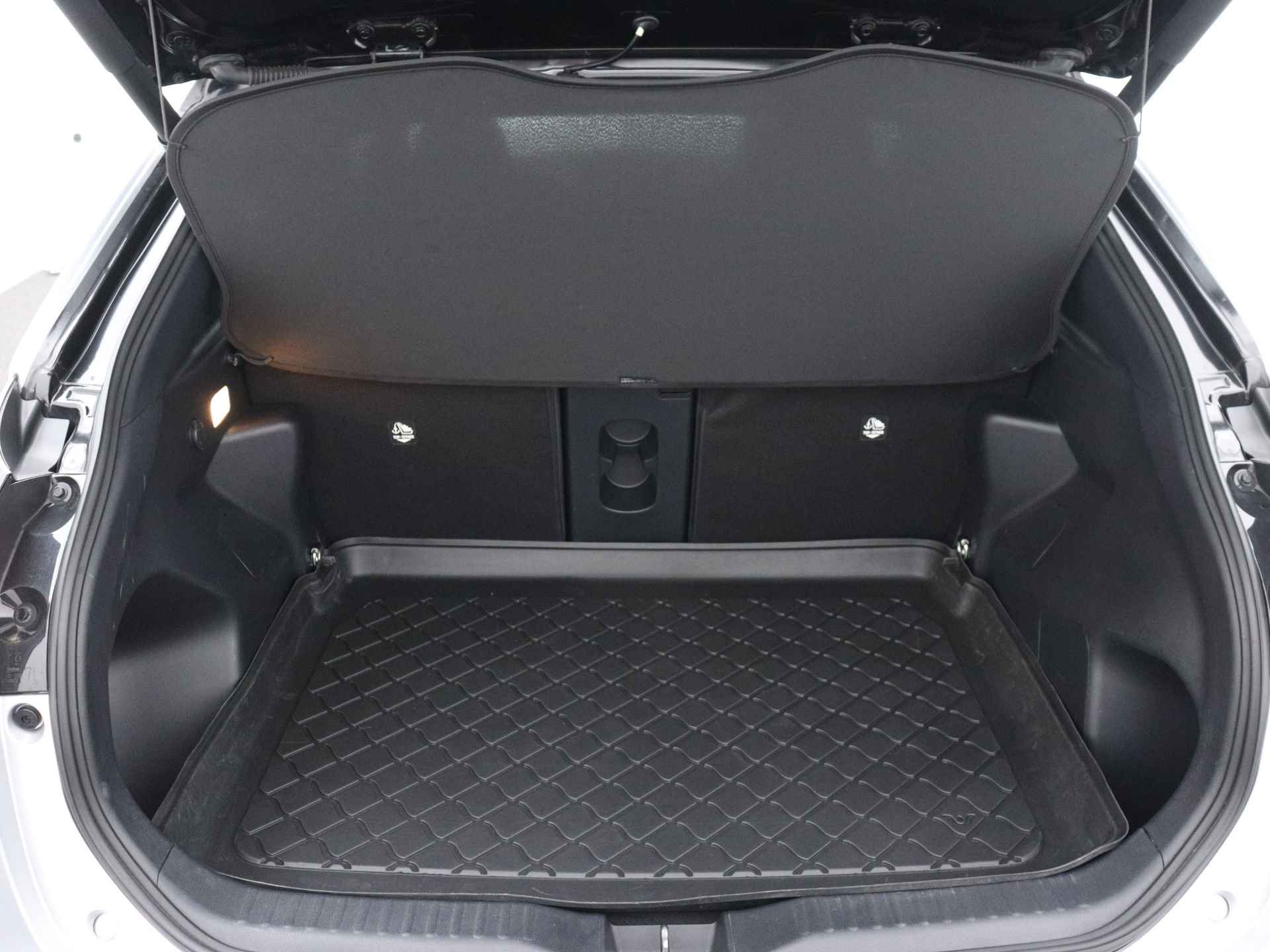 Toyota Yaris Cross 1.5 Hybrid Adventure Limited | Stoel & stuurverwarming  | Elektrische achterklep | Parkeersensoren voor & achter | - 37/47