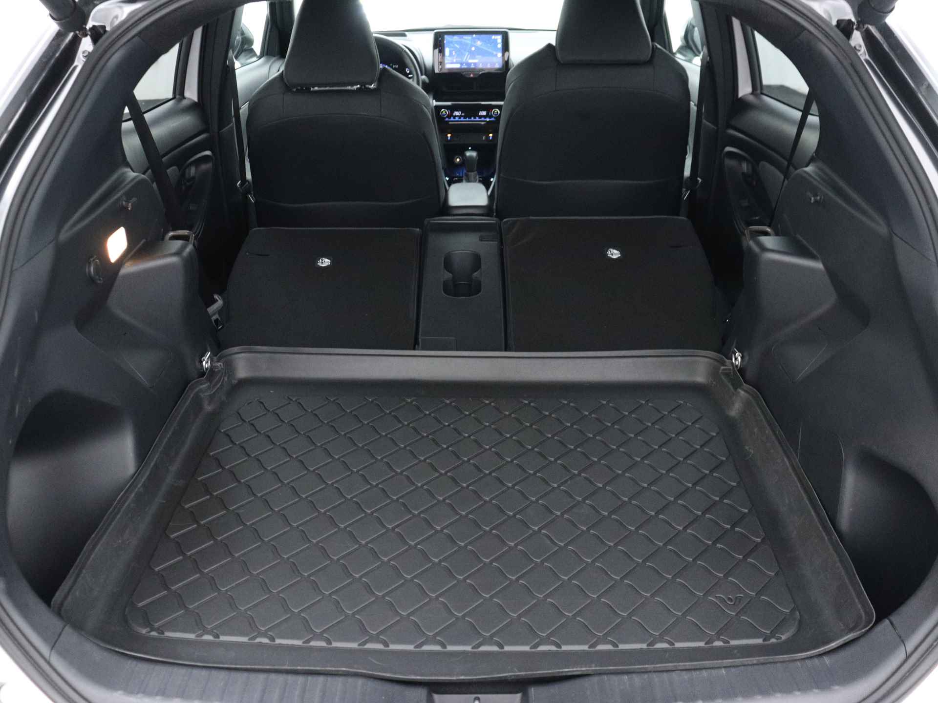 Toyota Yaris Cross 1.5 Hybrid Adventure Limited | Stoel & stuurverwarming  | Elektrische achterklep | Parkeersensoren voor & achter | - 39/47