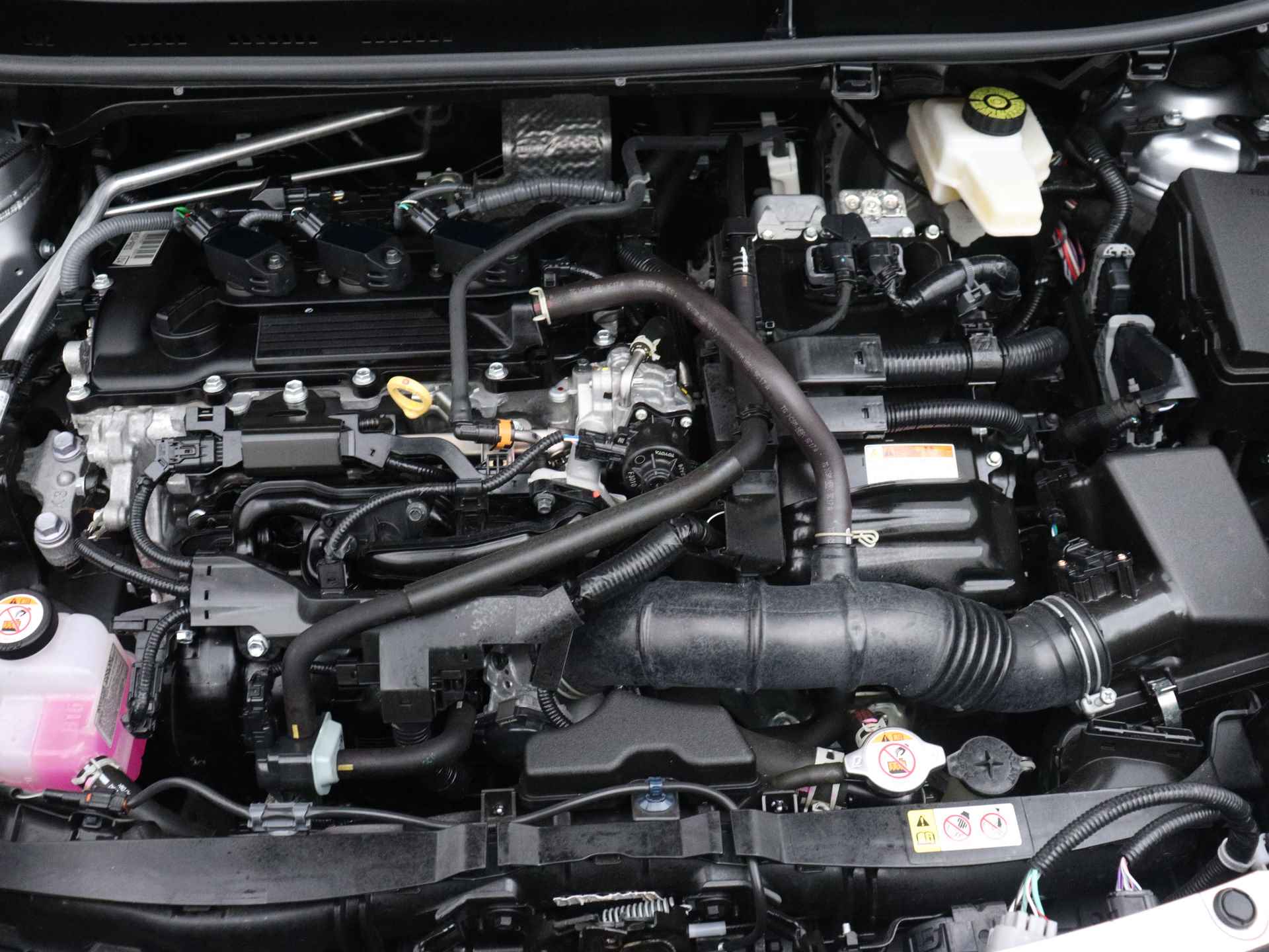 Toyota Yaris Cross 1.5 Hybrid Adventure Limited | Stoel & stuurverwarming  | Elektrische achterklep | Parkeersensoren voor & achter | - 41/47