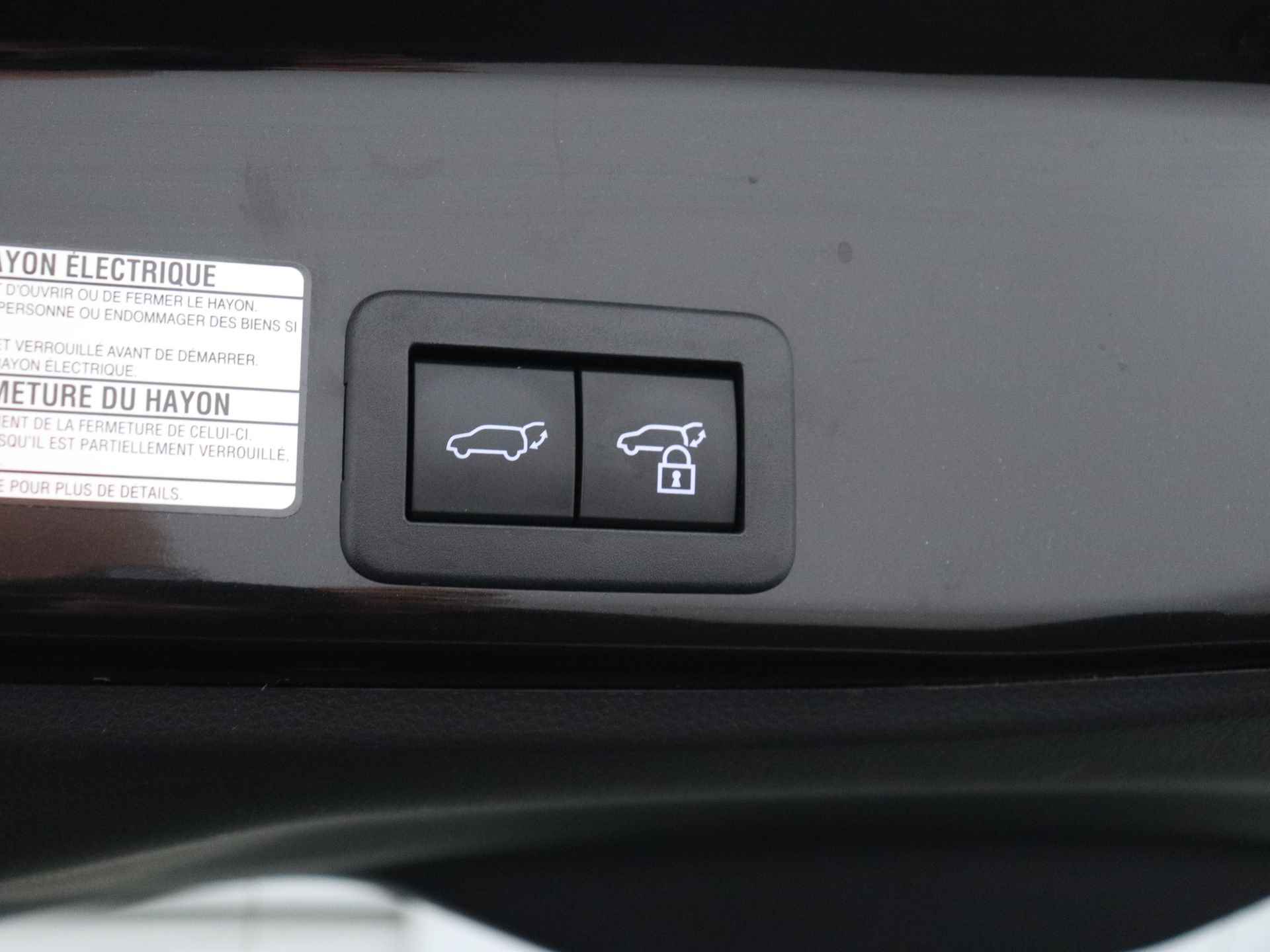 Toyota Yaris Cross 1.5 Hybrid Adventure Limited | Stoel & stuurverwarming  | Elektrische achterklep | Parkeersensoren voor & achter | - 42/47
