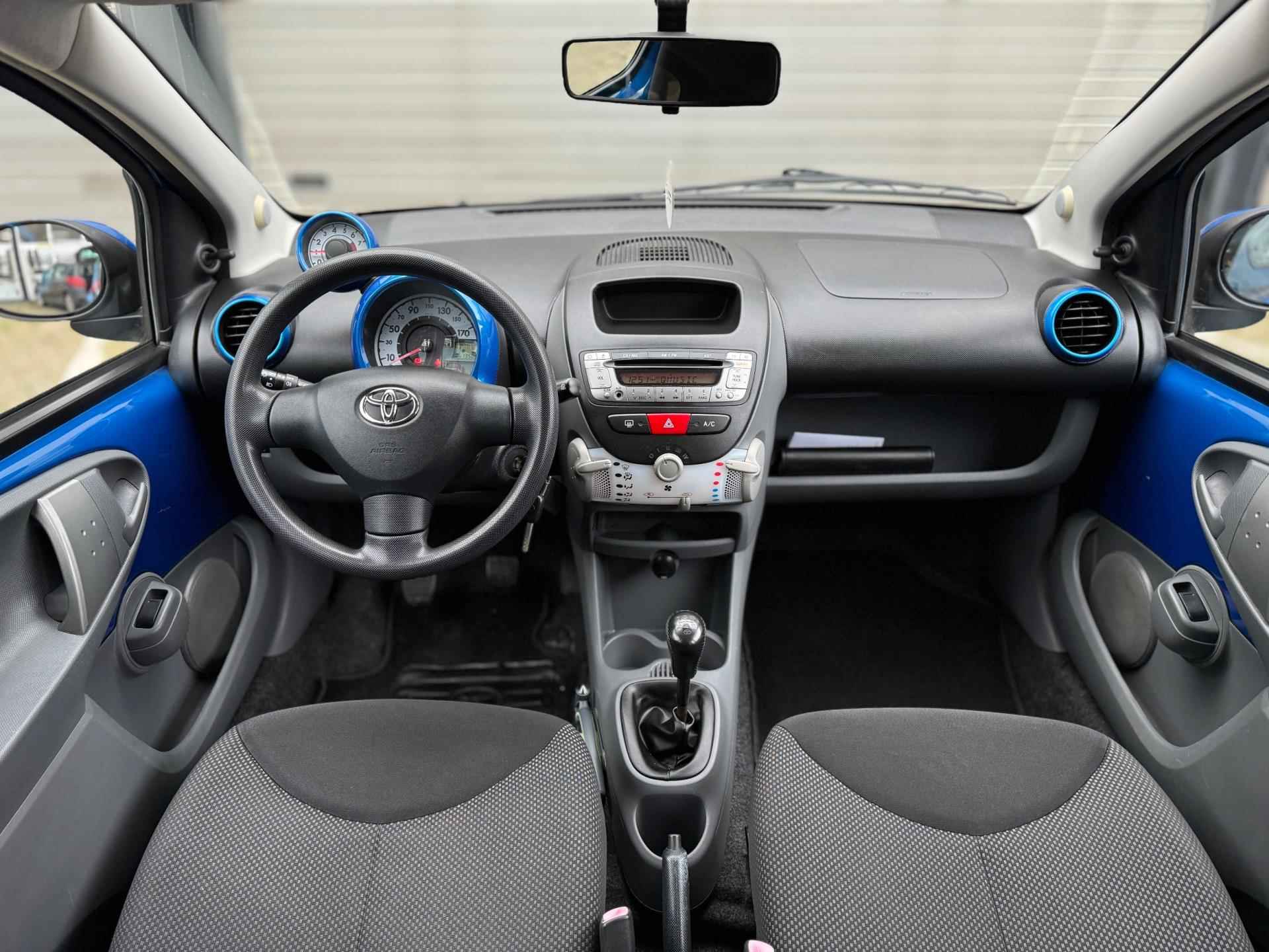 Toyota Aygo 1.0-12V|Airco|Lage KM|5drs|Topstaat|Toerenteller|Special Blue|LM velgen|Boekjes|Zeer nette auto± - 2/34
