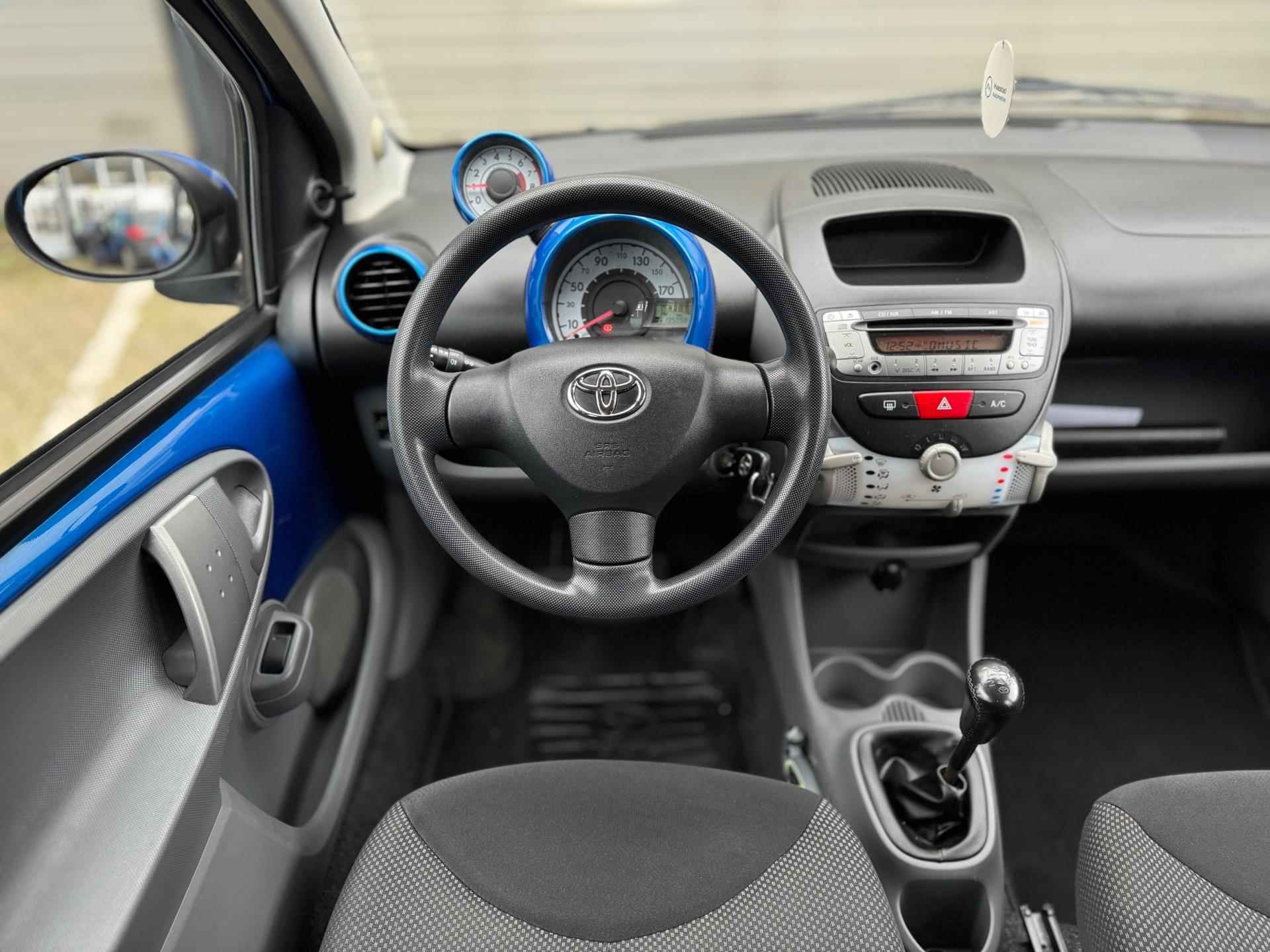 Toyota Aygo 1.0-12V|Airco|Lage KM|5drs|Topstaat|Toerenteller|Special Blue|LM velgen|Boekjes|Zeer nette auto± - 9/34