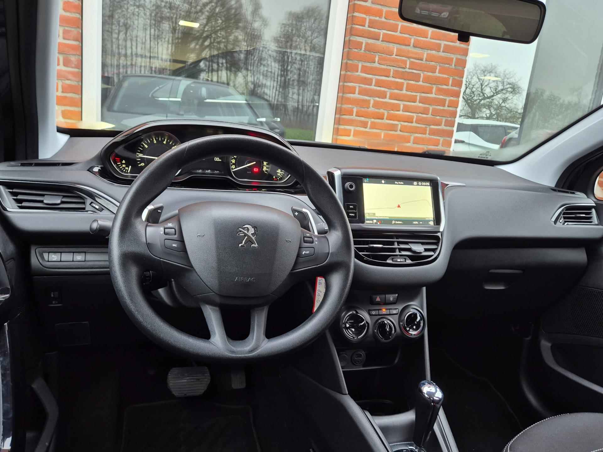 Peugeot 208 1.2 PureTech Active 82PK 5drs AUTOMAAT airco, cruise, navi, pdc, carplay RIJKLAAR - 10/20