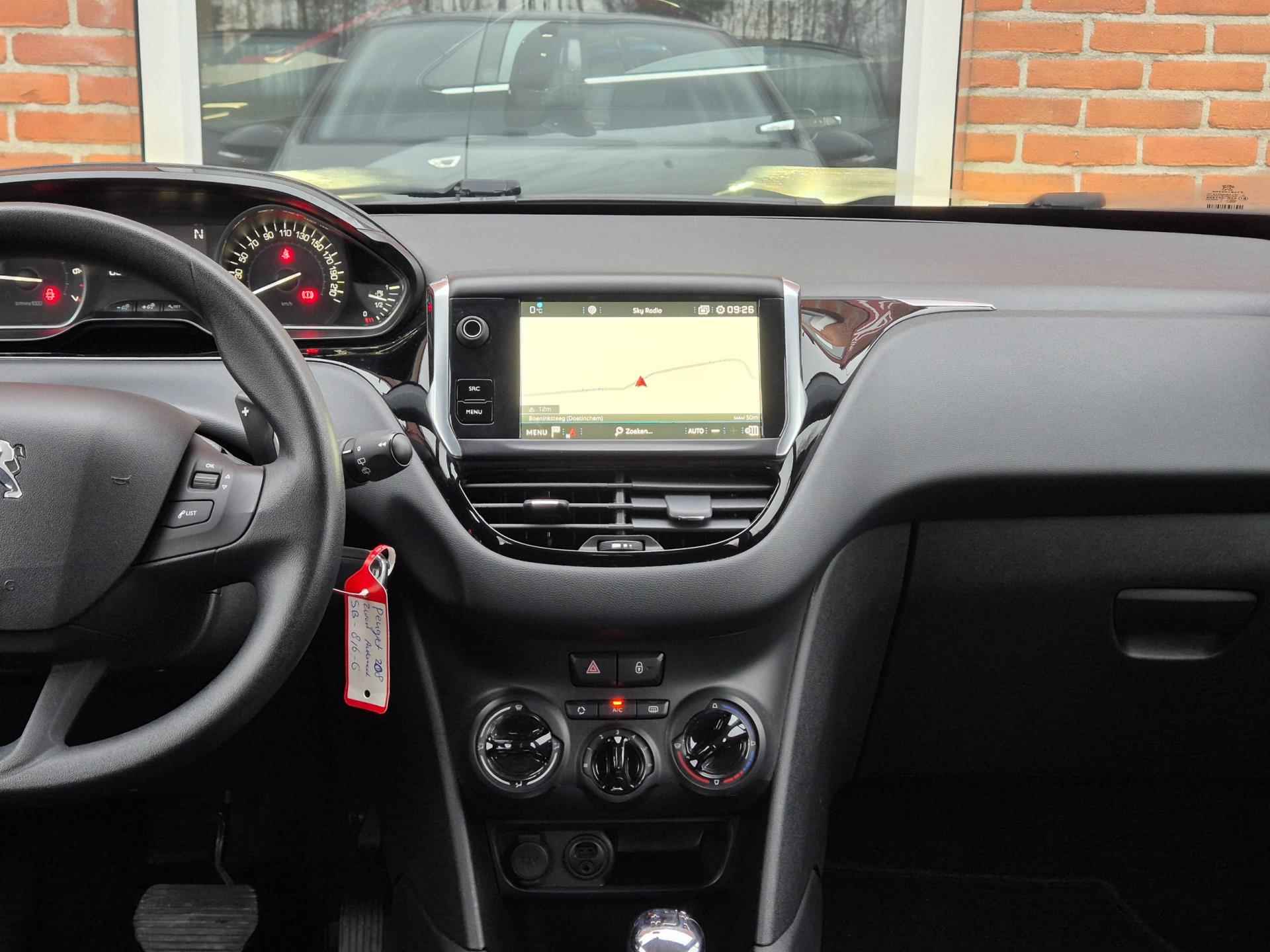 Peugeot 208 1.2 PureTech Active 82PK 5drs AUTOMAAT airco, cruise, navi, pdc, carplay RIJKLAAR - 11/20