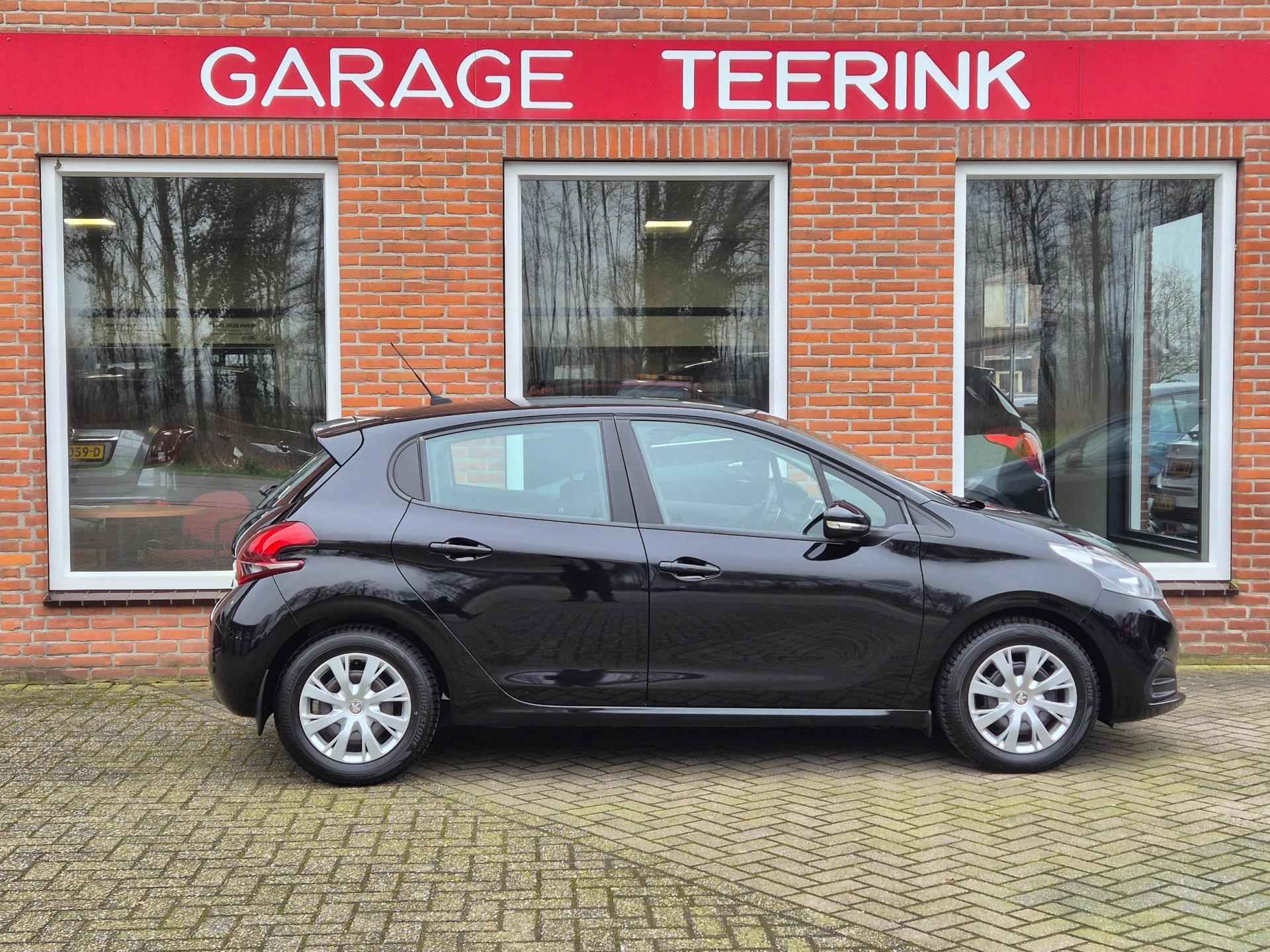 Peugeot 208 1.2 PureTech Active 82PK 5drs AUTOMAAT airco, cruise, navi, pdc, carplay RIJKLAAR - 18/20