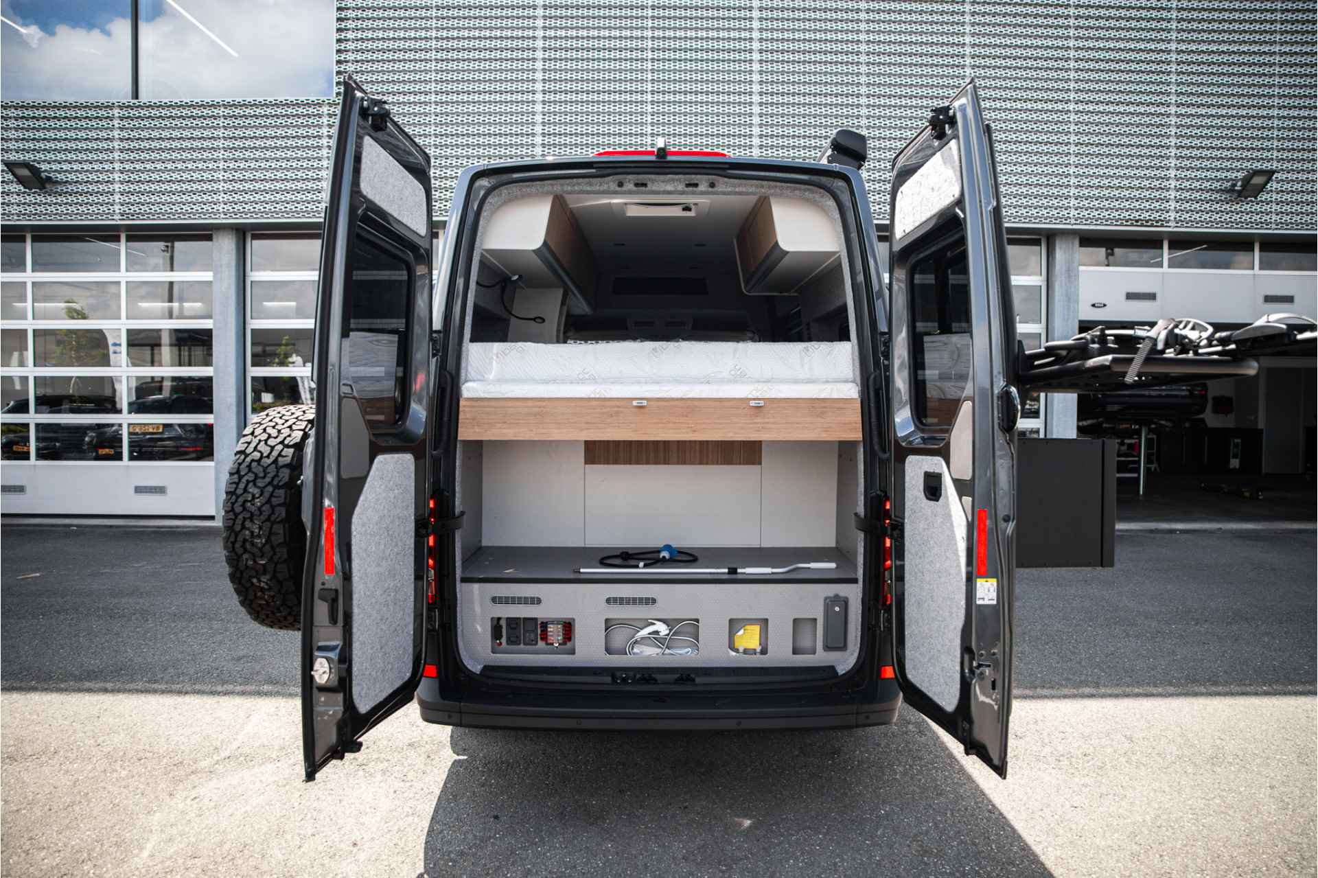 Volkswagen Crafter| Leaf 4 | Luifel | Breed Bed | Leder | Offroad Pakket | Fietsendrager | Leaf 4 | Luifel | Breed Bed | Leder | Offroad Pa - 35/55