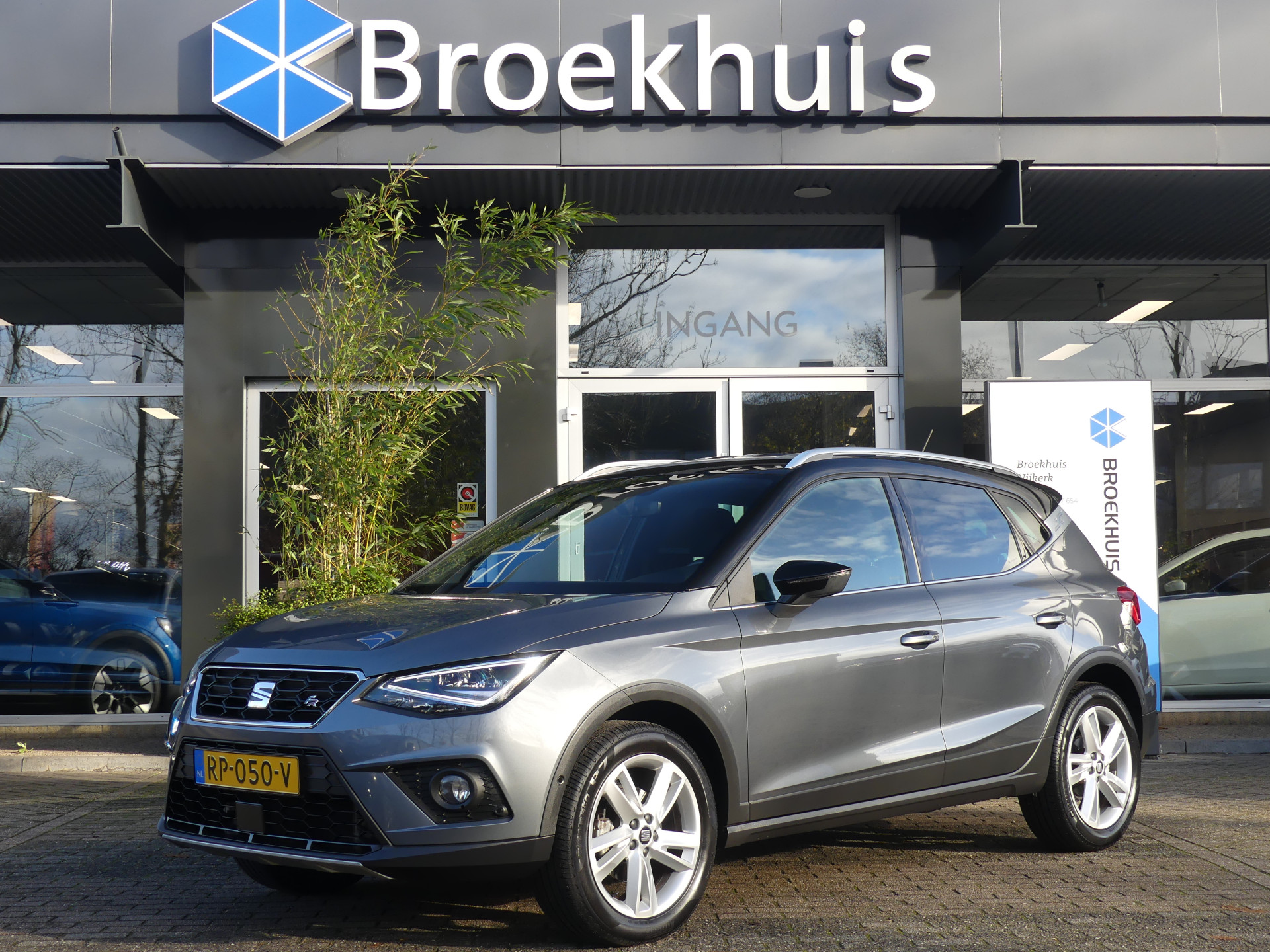 SEAT Arona 1.0 TSI 115PK FR Launch Edition | TREKHAAK | ADAPTIVE CRUISE | NAVI | STOELVERWARMING | DODEHOEKDETECTIE | LED KOPLAMPEN |