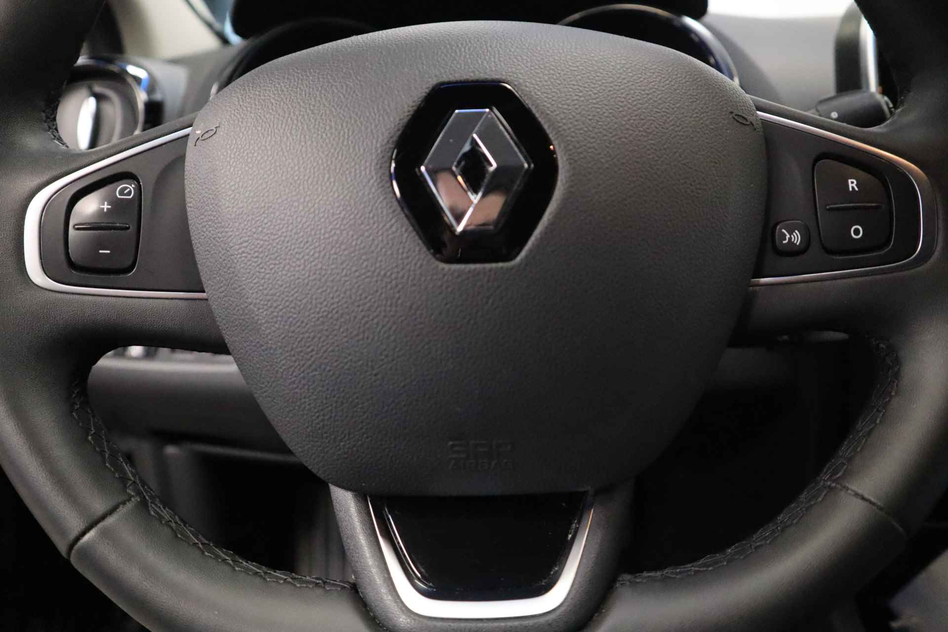 Renault Clio Estate 0.9 TCe Limited Navigatie Cruise Control 16LMV Apple Carplay - 8/16