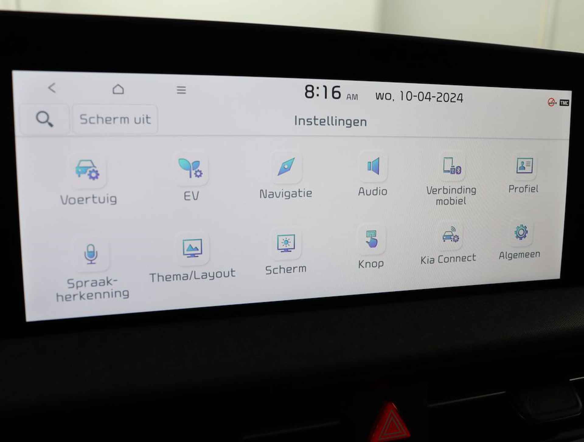 Kia Ev6 Light 58 kWh * Rijdende Demo * - Navigatie - Cruise Control - Apple CarPlay / Android Auto - Achteruitrijcamera - Parkeerhulp achter - Privacy Glass achter - Fabrieksgarantie tot 2031 - 46/60