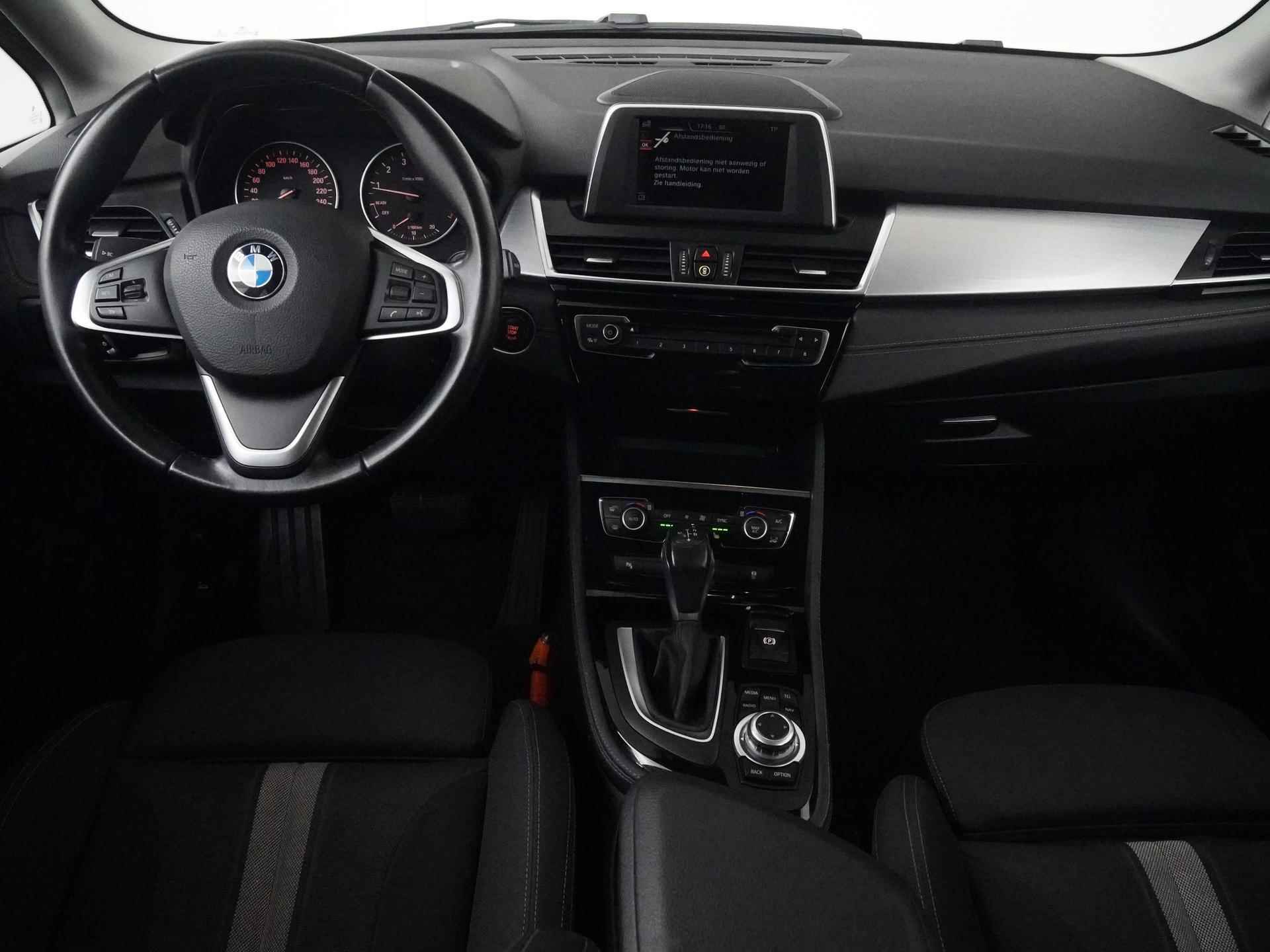 BMW 2-serie Active Tourer 220i M Sport Automaat 192PK | Trekhaak | Elek. Achterklep | Mem Stoel | Zondag Open! - 5/35