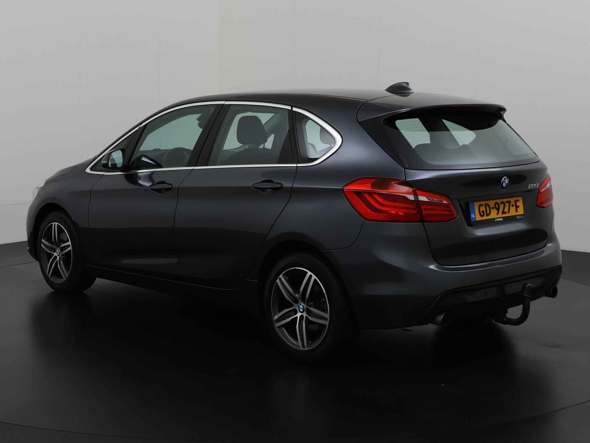 BMW 2-serie Active Tourer 220i M Sport Automaat 192PK | Trekhaak | Elek. Achterklep | Mem Stoel | Zondag Open! - 6/35