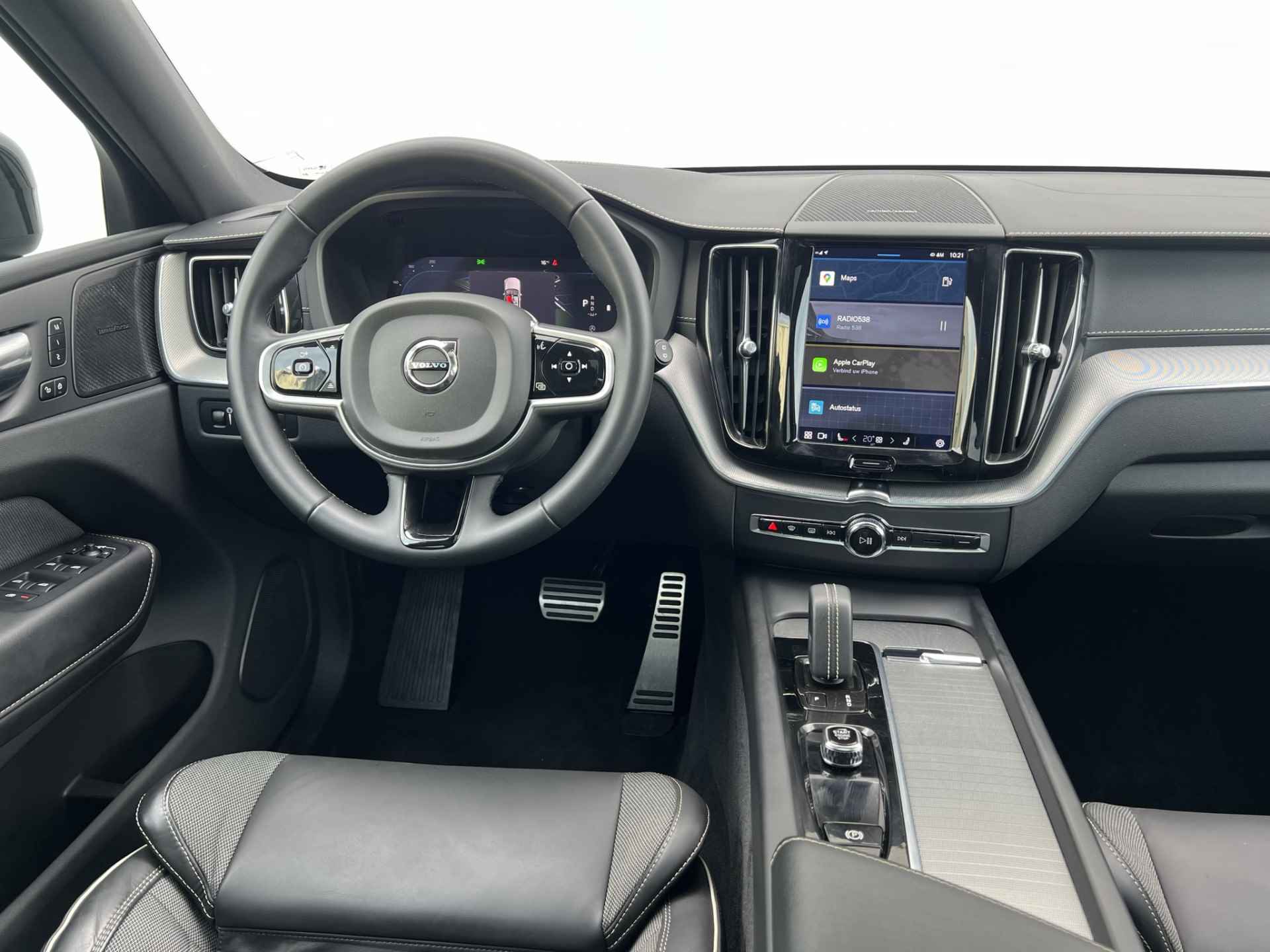 Volvo XC60 B5 R-design | Trekhaak elektrisch uitklapbaar | Elektrisch verstelbare stoelen + geheugen | Elektrisch glazen panorama-dak | Ala - 3/45