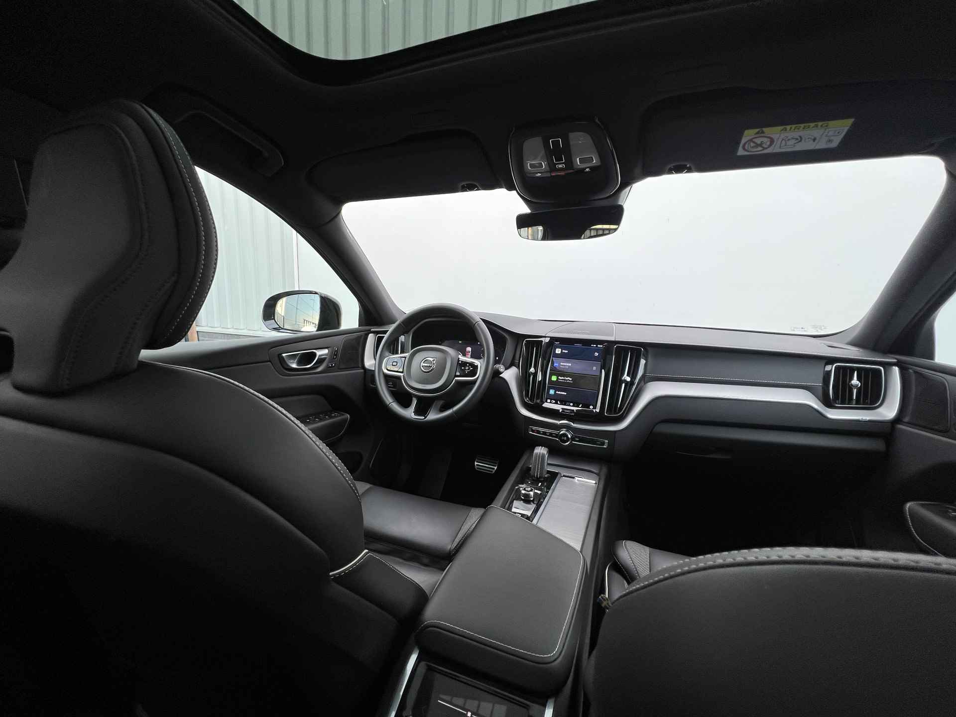 Volvo XC60 B5 R-design | Trekhaak elektrisch uitklapbaar | Elektrisch verstelbare stoelen + geheugen | Elektrisch glazen panorama-dak | Ala - 11/45