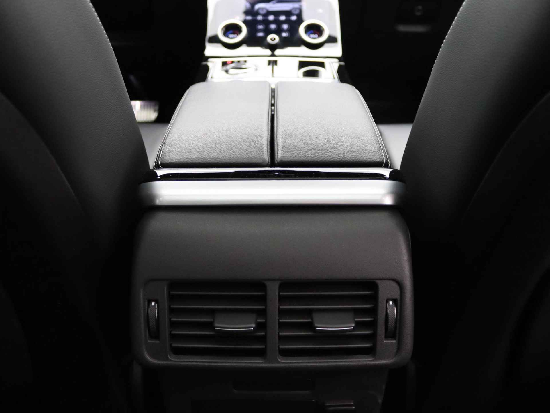 Land Rover Range Rover Velar P250 Turbo AWD R-Dynamic SE | Panorama Dak | Adaptieve Cruise | Sfeerverlichting | Black Pack | Cold Climate Pack | - 16/51