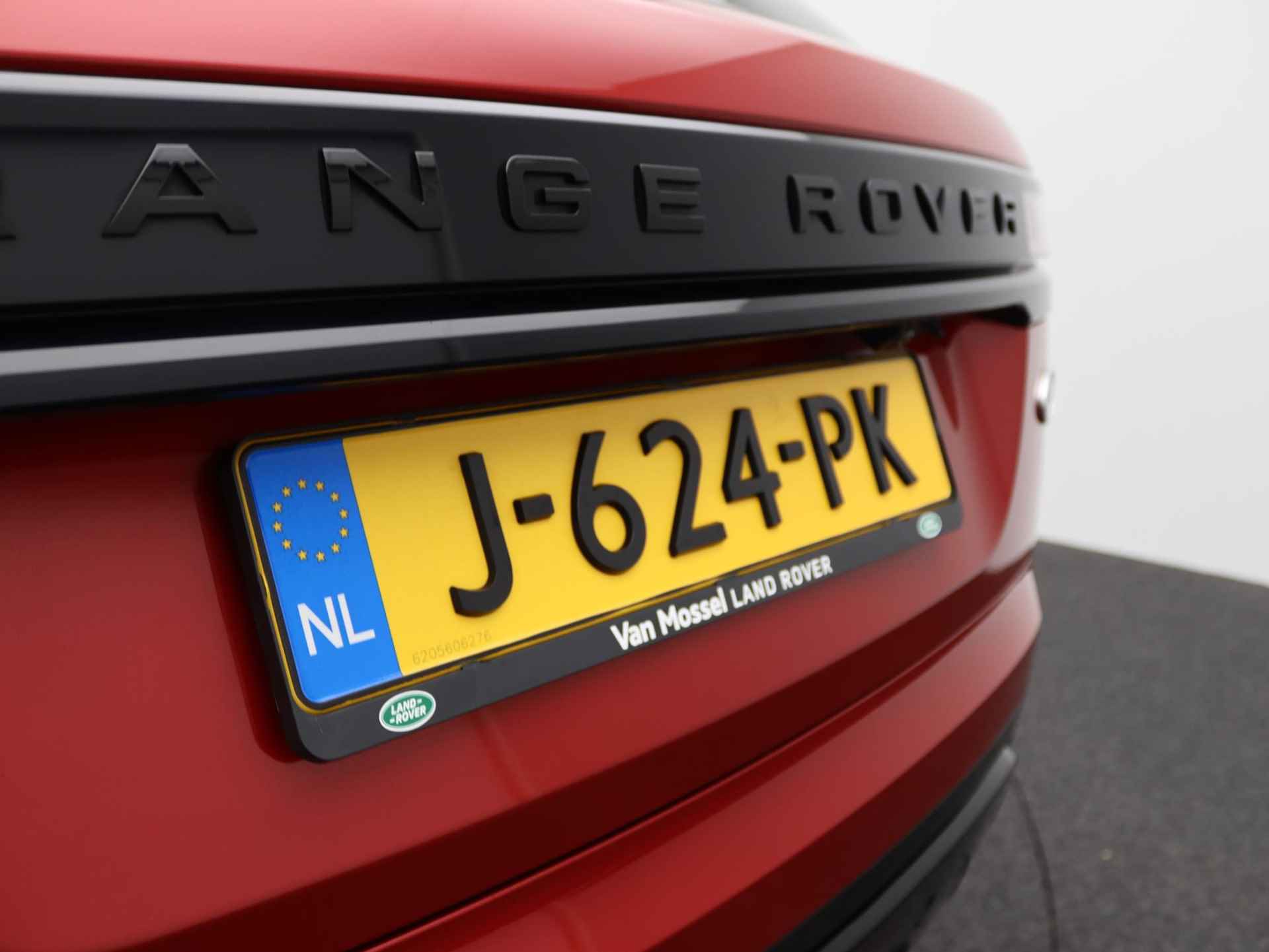 Land Rover Range Rover Velar P250 Turbo AWD R-Dynamic SE | Panorama Dak | Adaptieve Cruise | Sfeerverlichting | Black Pack | Cold Climate Pack | - 41/51