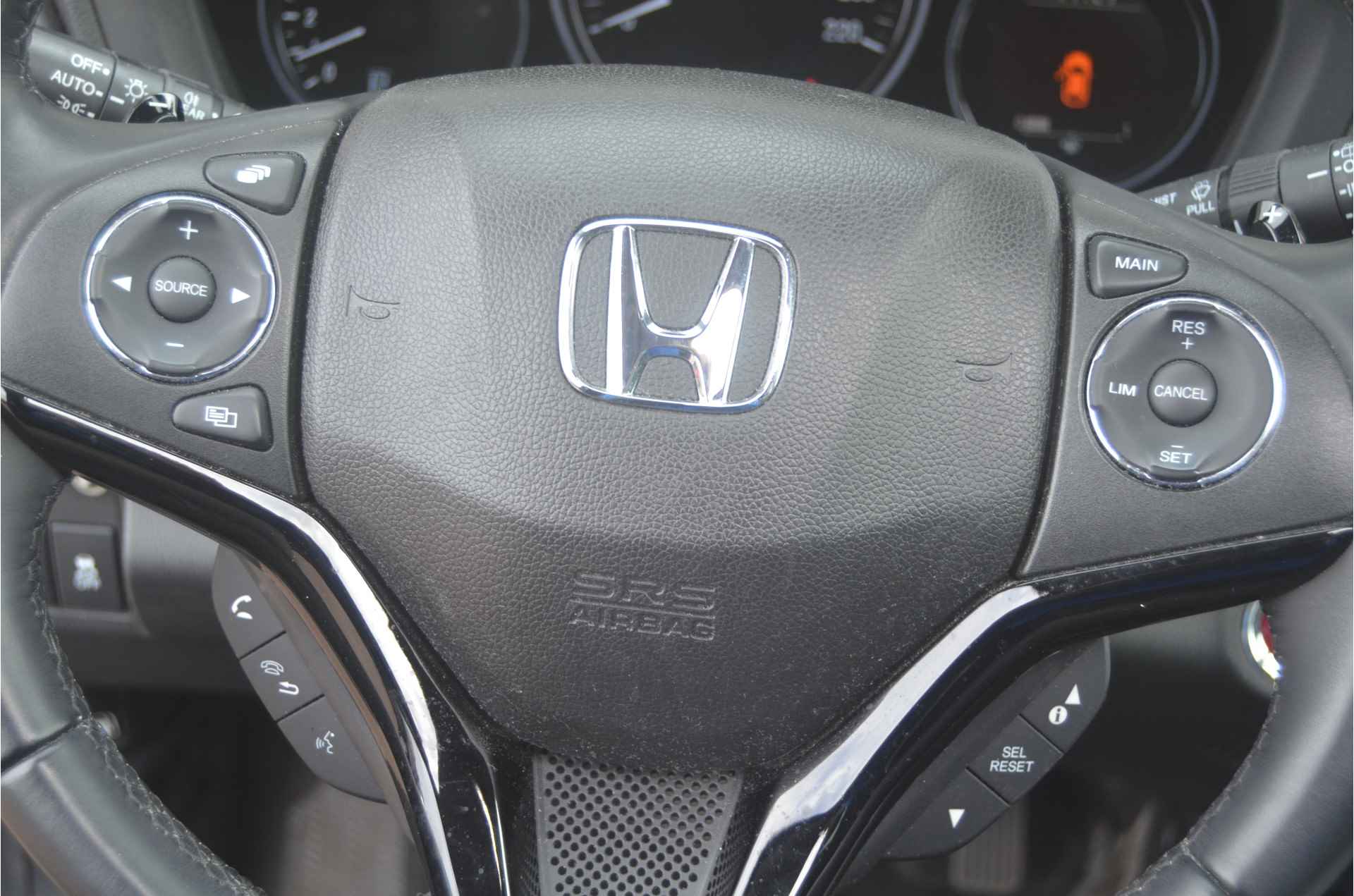 Honda HR-V 1.5 i-VTEC Executive schuifdak 12 mnd. gar. - 24/48