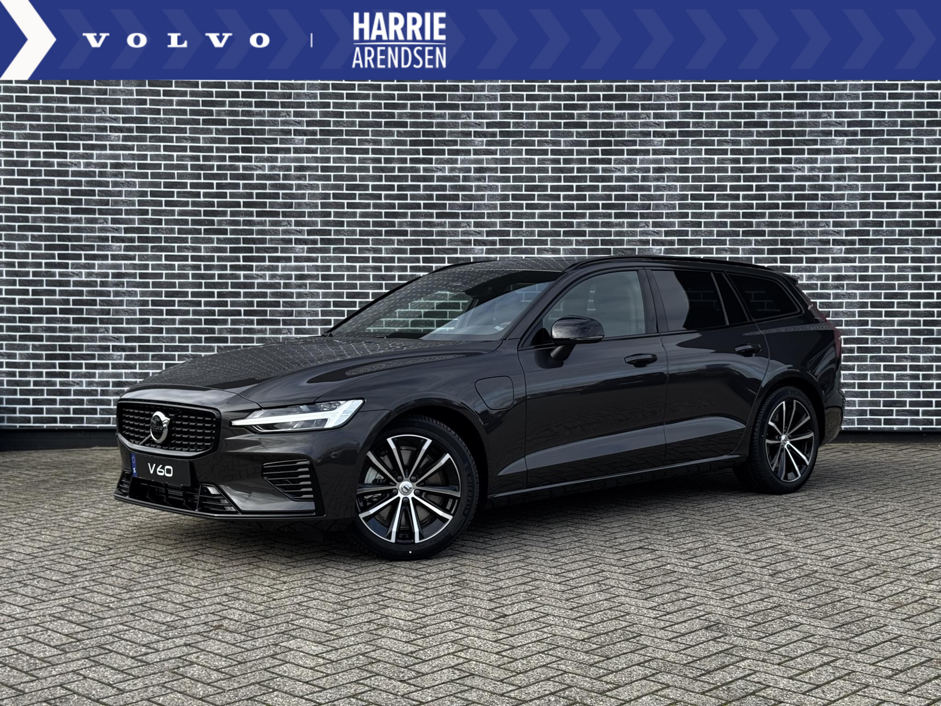 Volvo V60 2.0 T6 Recharge AWD Plus Dark | Adaptieve Cruise Control | Schuifdak | Getint glas | Harman Kardon Audio| Contourstoelen