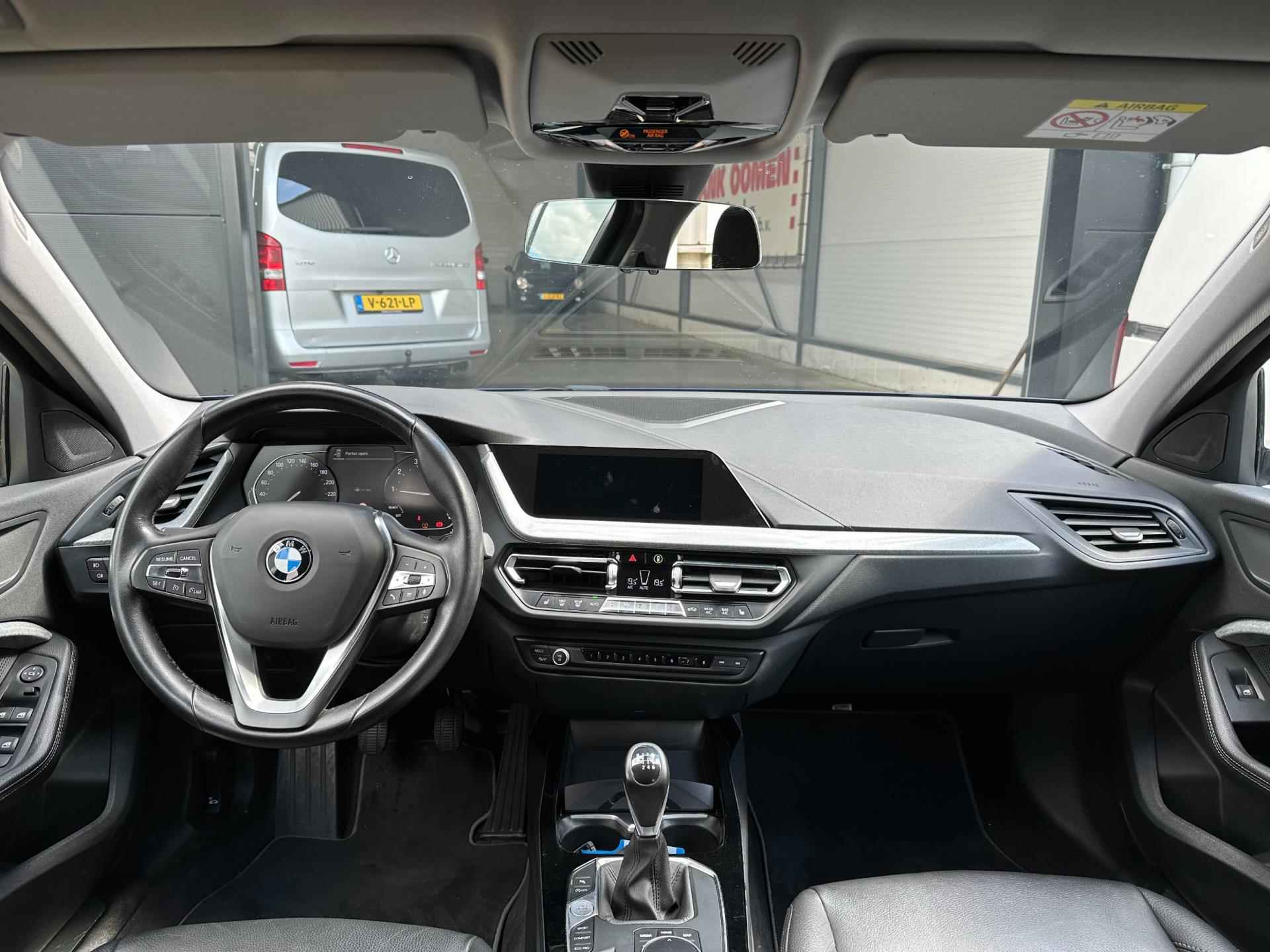 BMW 1-serie 118i High Executive 140PK + Navigatie | Leder | LED | Climate | Stoelverwarming | Trekhaak | 12 Maanden BOVAG - 12/24