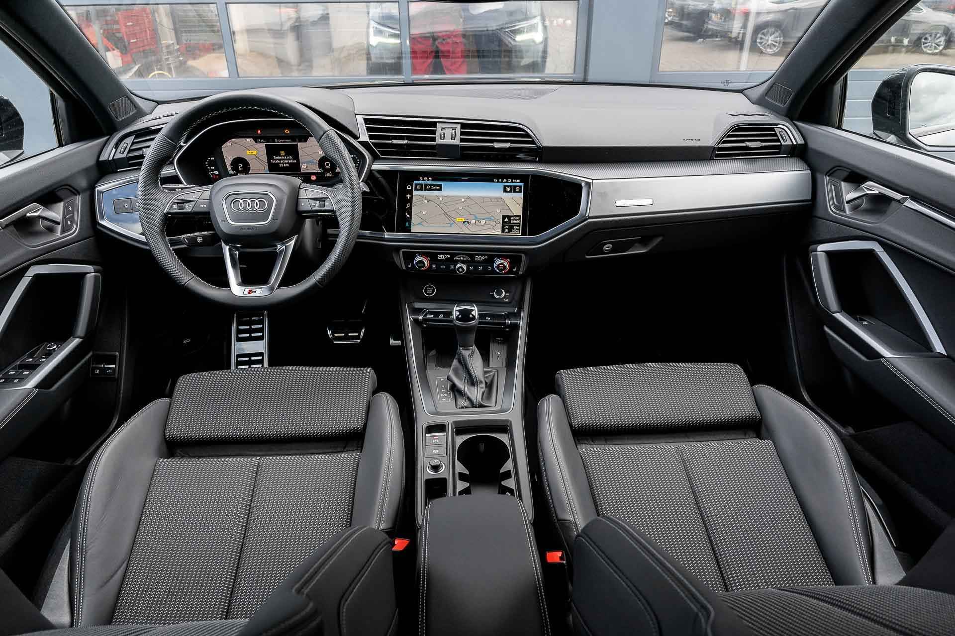 Audi Q3 45 TFSI 245pk e S Edition | Panoramadak | Stoelverwarming - 5/56