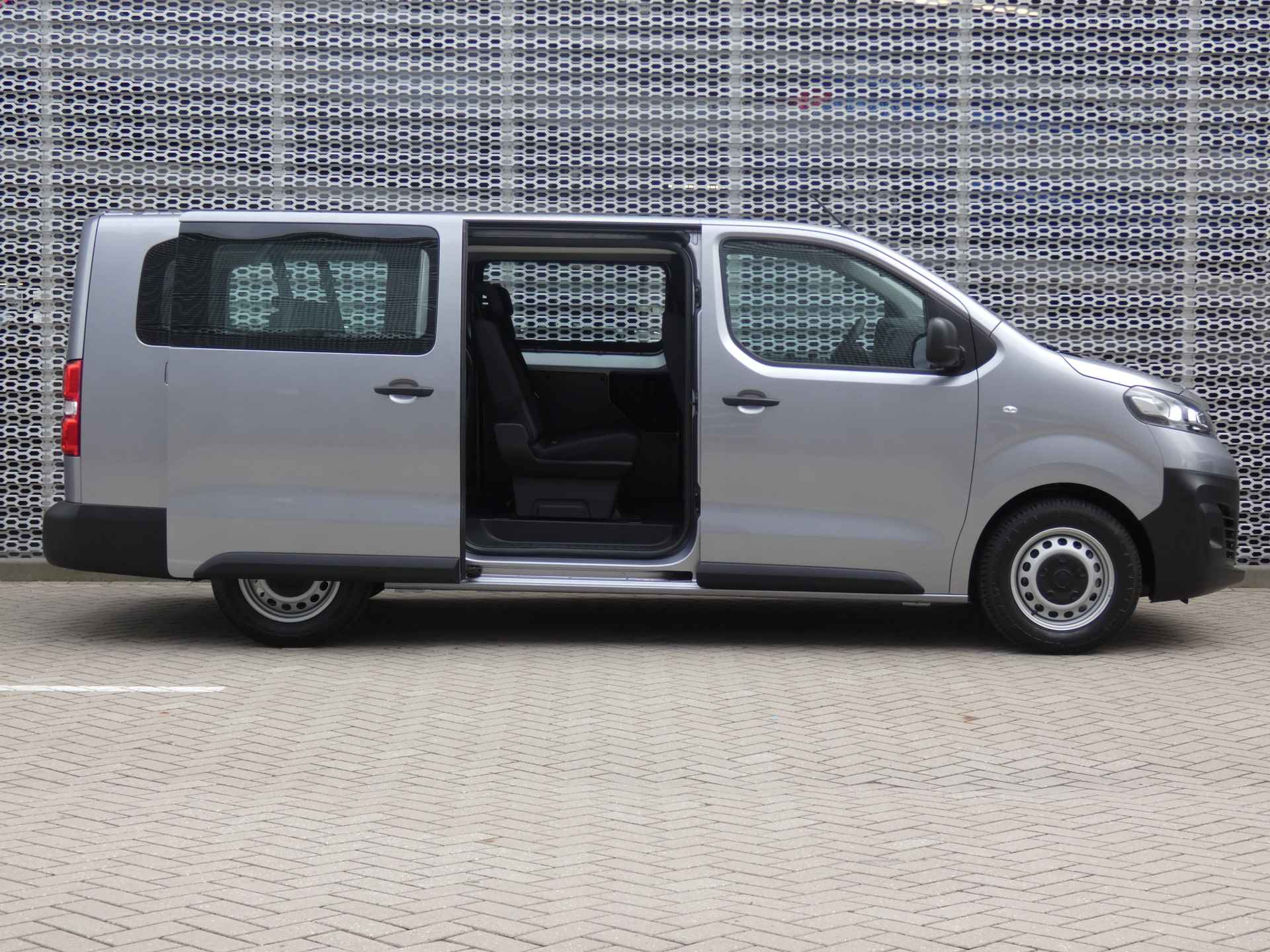 Fiat E-Scudo L3H1 75 kWh COMBI 8 PERSOONS - 75KW - EUR 50.688,- EXCL BTW - 28/35